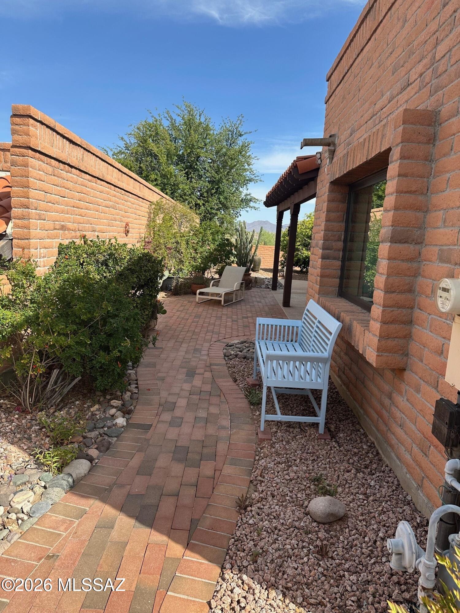 1951 W Hickory Hollow