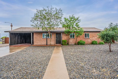 Photo of 2203 N Flores Drive, Tucson, AZ 85705 (MLS # 22611124)