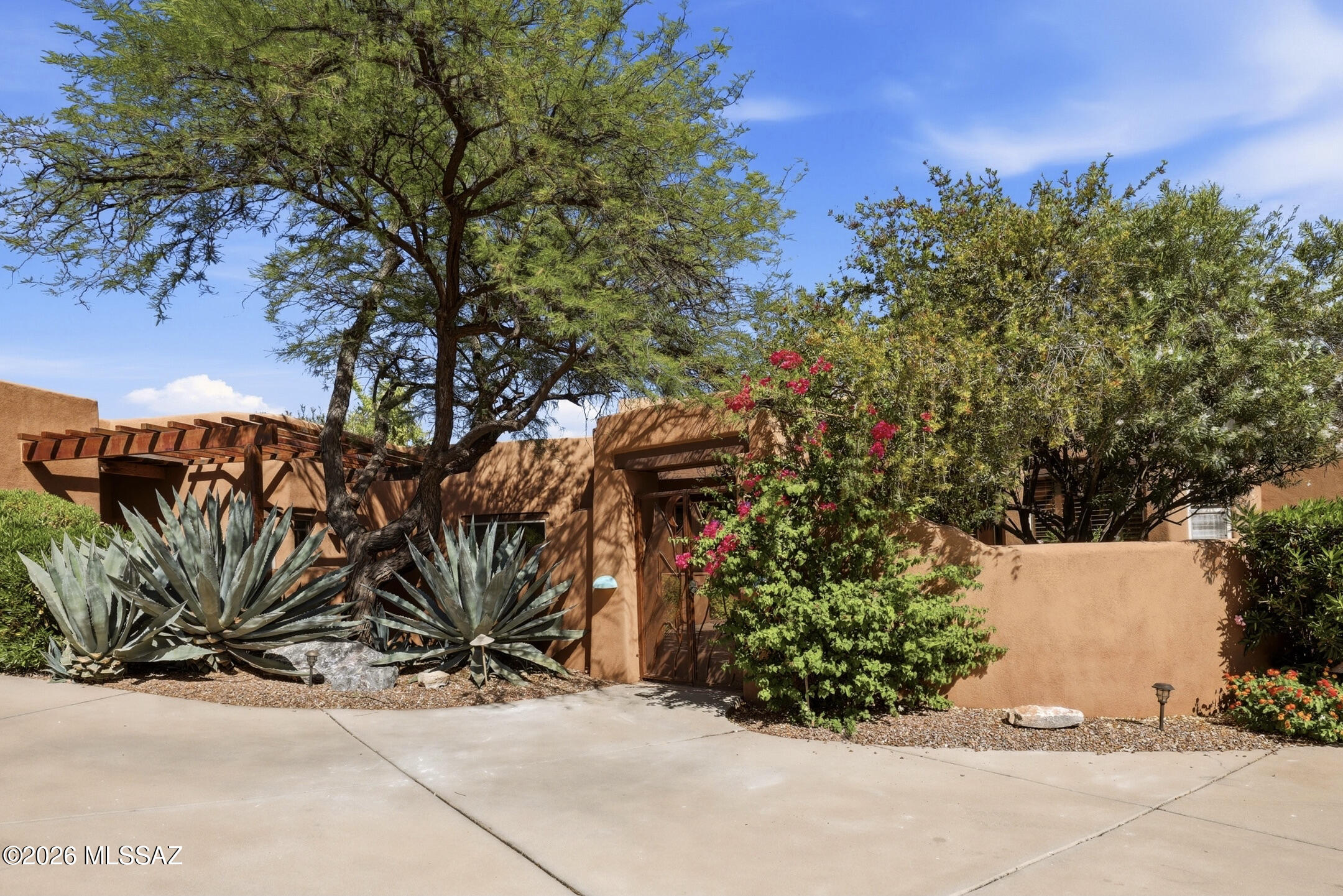 471 W Coyote Moon Place