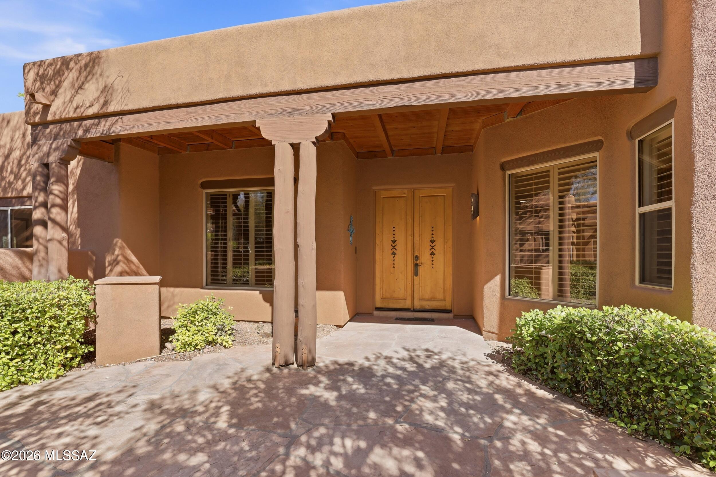 471 W Coyote Moon Place