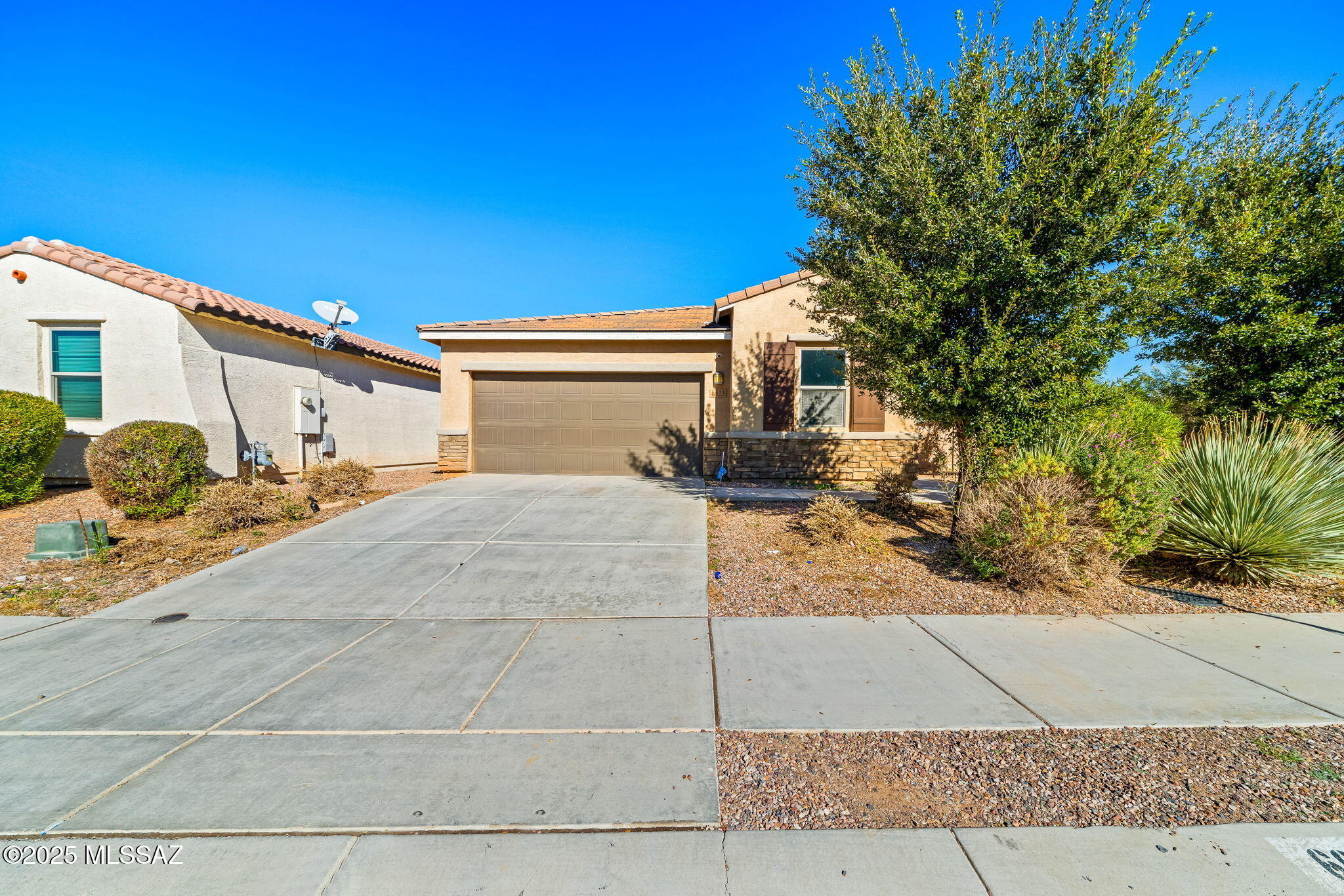 6623 E Via Jardin Verde