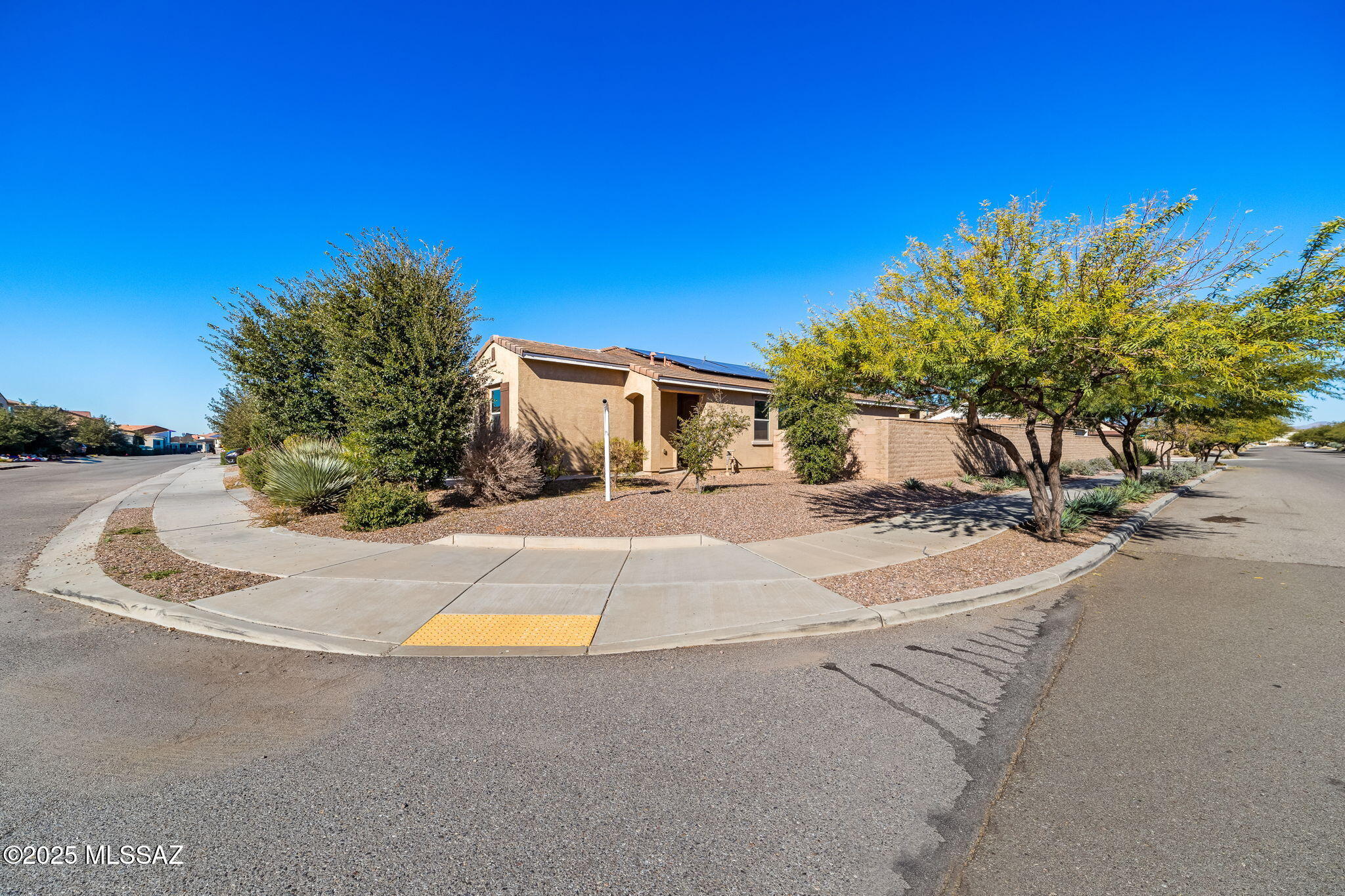 6623 E Via Jardin Verde