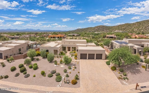 Photo of 6134 W Seven Saguaros Circle, Marana, AZ 85658 (MLS # 22623489)