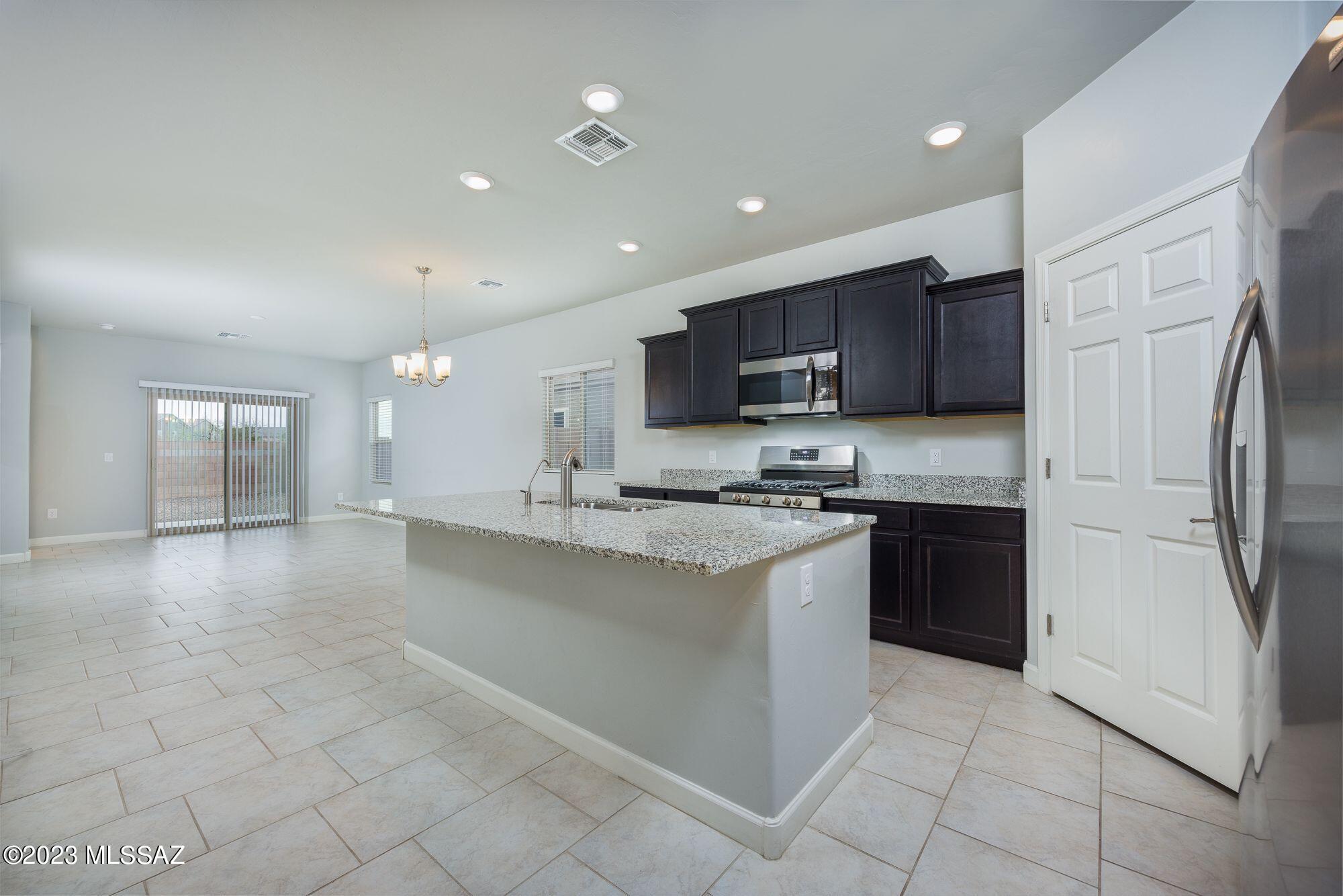 Vista Del Lago Norte SQ20140780198 - Residential Lease