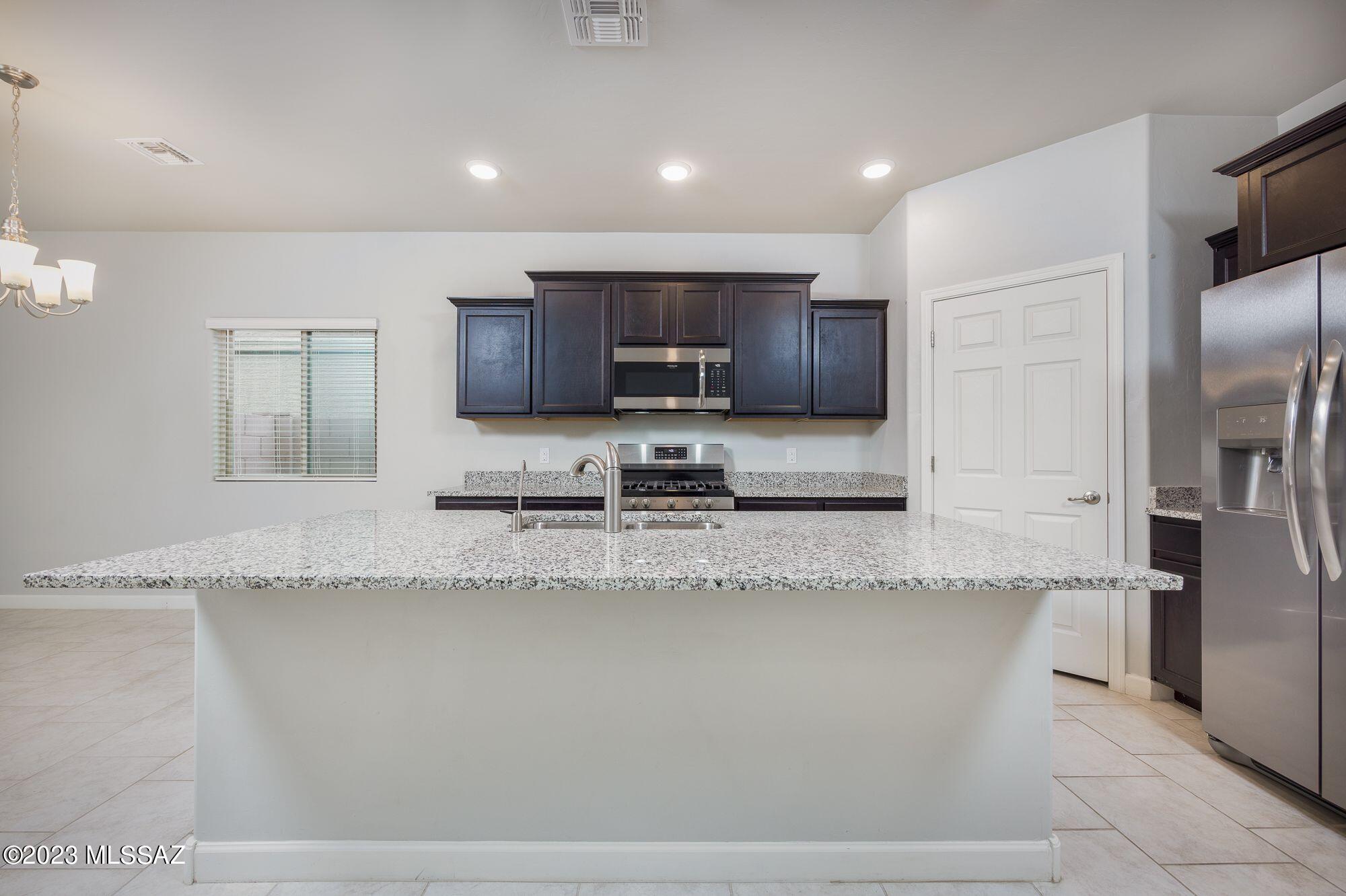 Vista Del Lago Norte SQ20140780198 - Residential Lease
