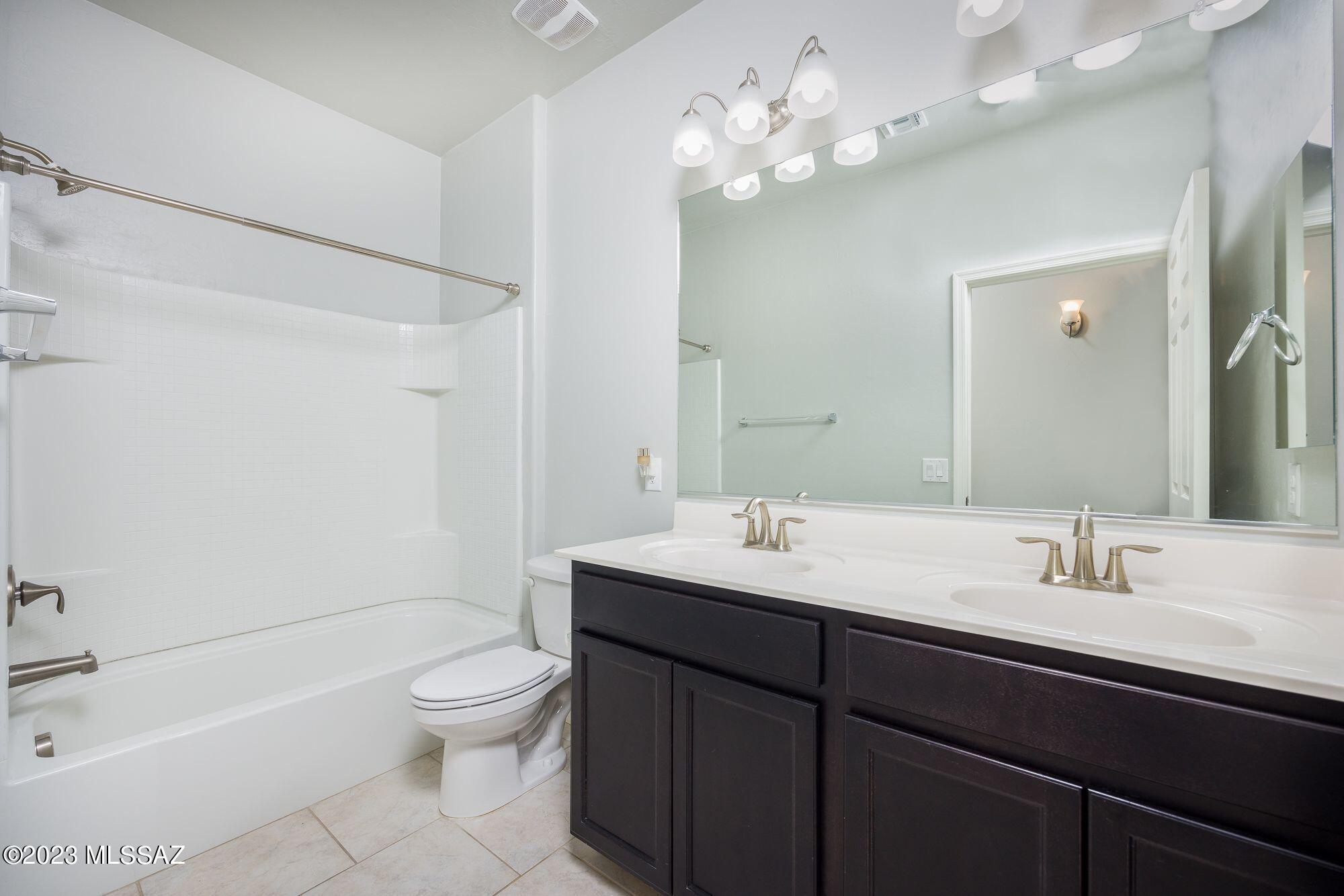 Vista Del Lago Norte SQ20140780198 - Residential Lease