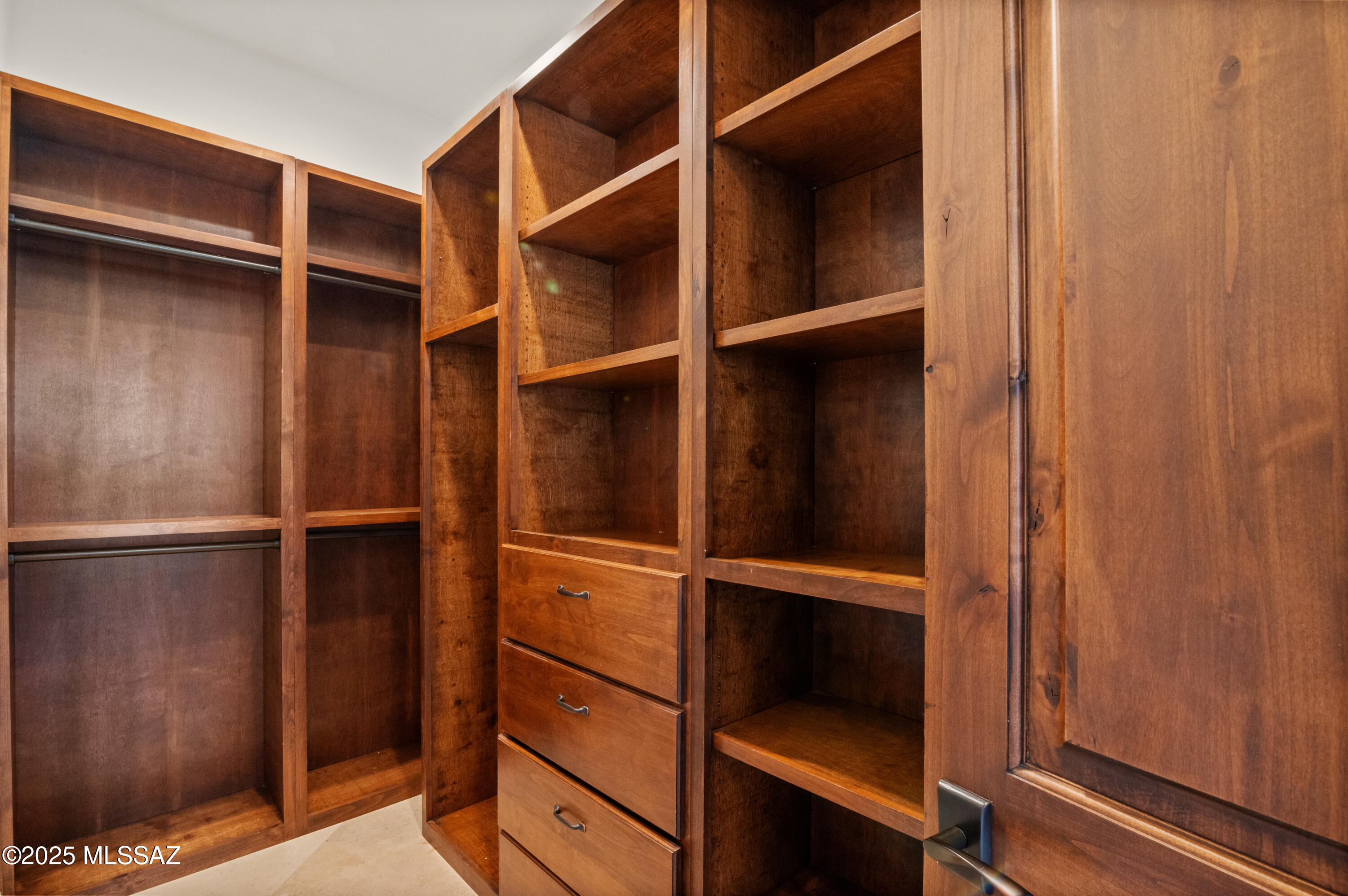 Finisterra (1-210) - Residential