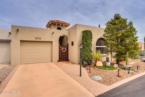 Photo of 1070 W Camino Velasquez, Green Valley, AZ 85622 (MLS # 22622902)