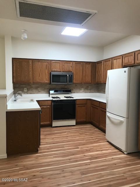 Montego Townhouses (13-68) - Residential Lease