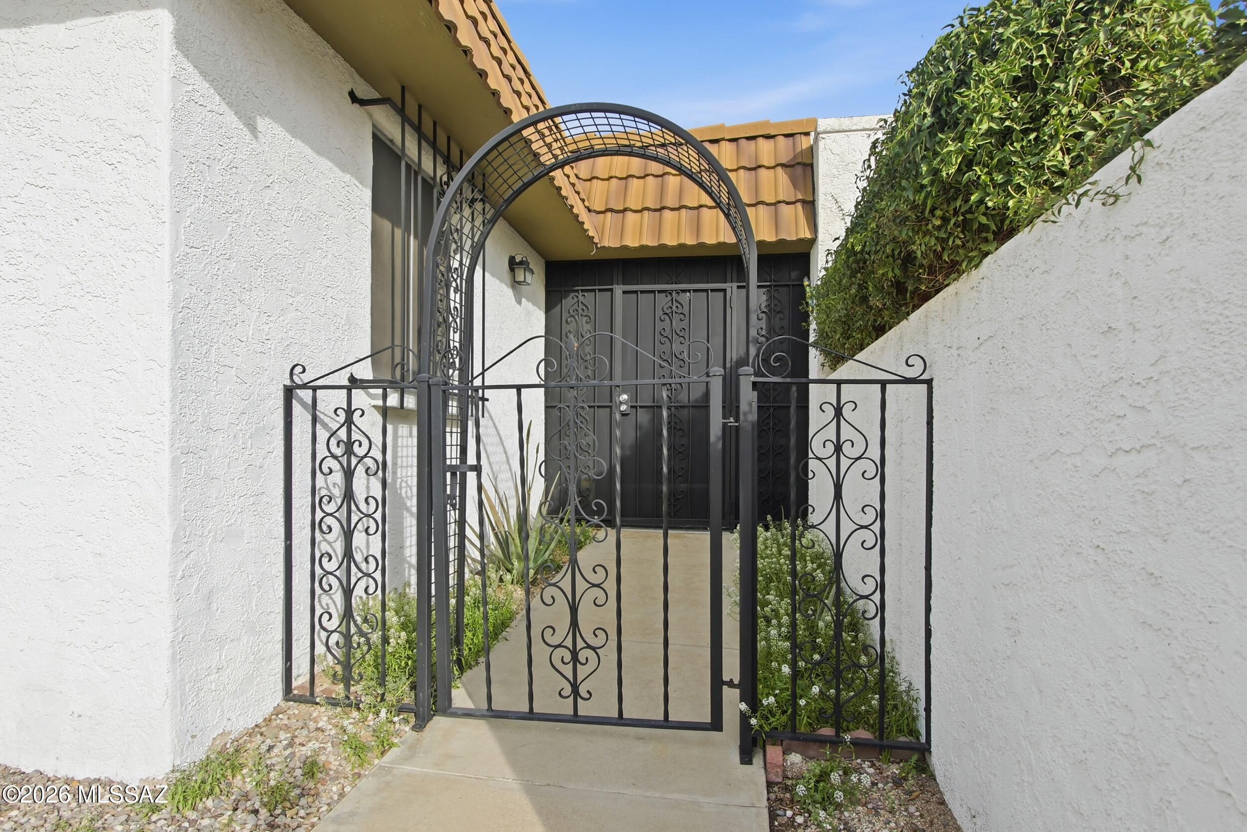 600 E River Road Unit W