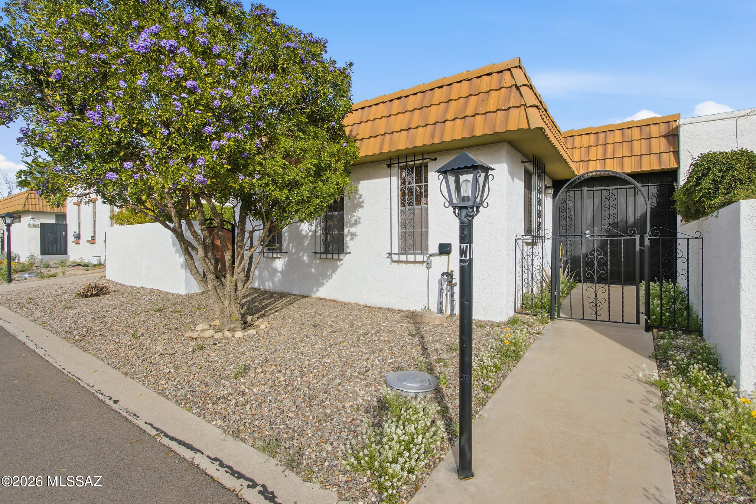 600 E River Road Unit W