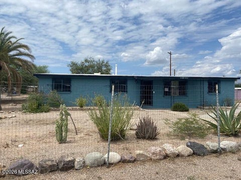 Photo of 5305 E 28th Street, Tucson, AZ 85711 (MLS # 22623081)