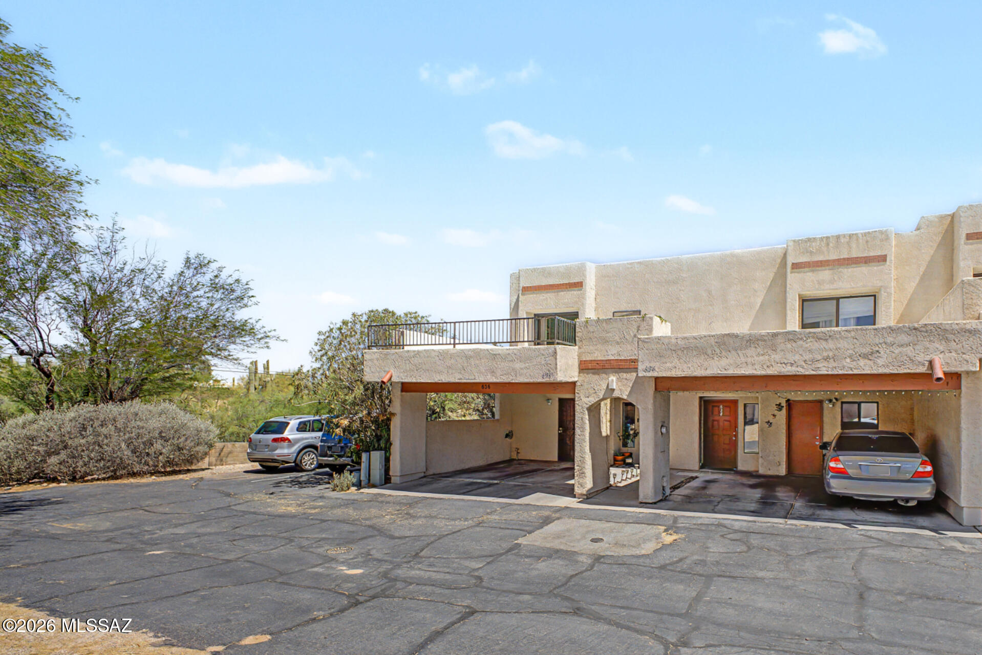 Las Lomitas Townhouses - Residential