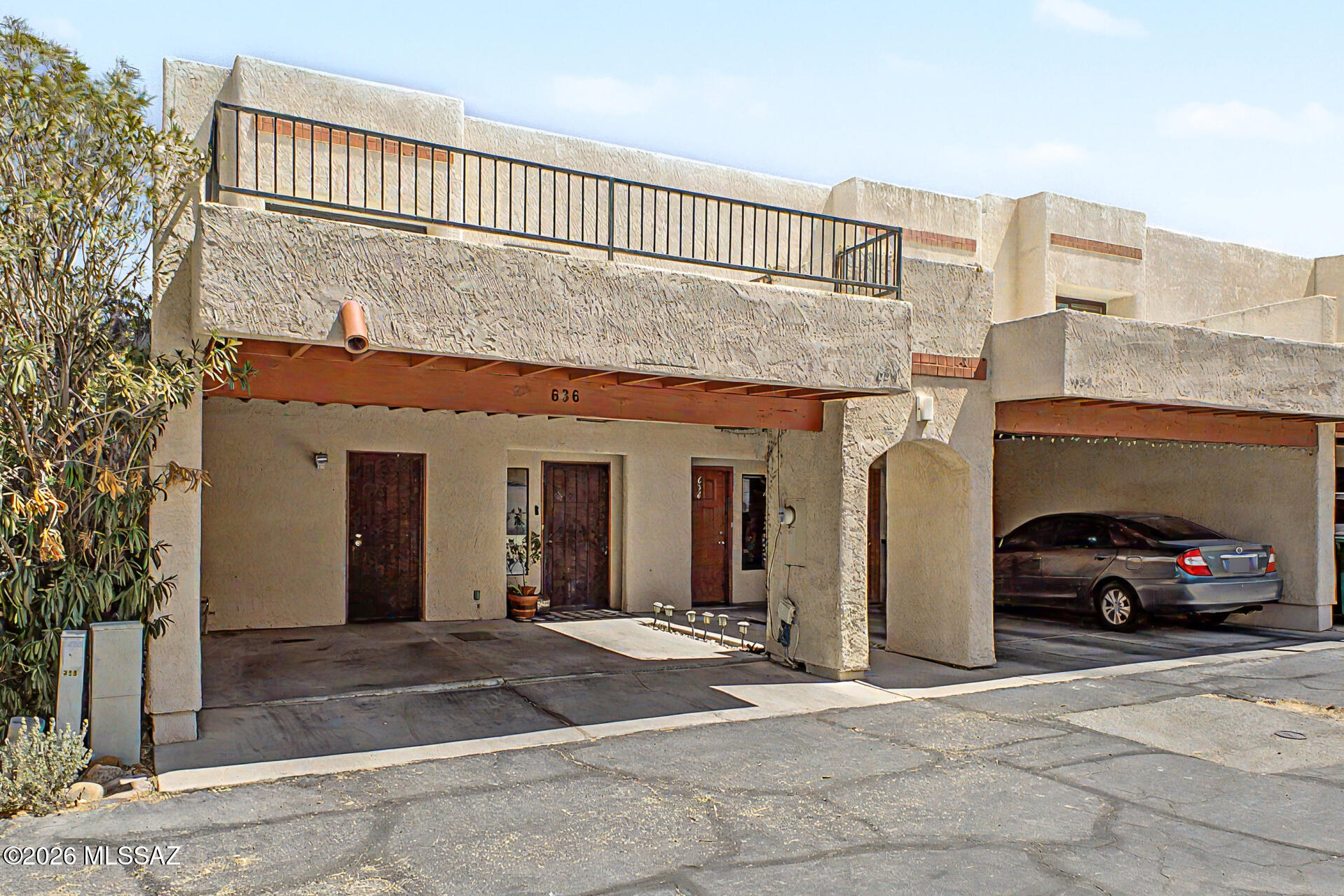 636 W Placita De Las Lomitas