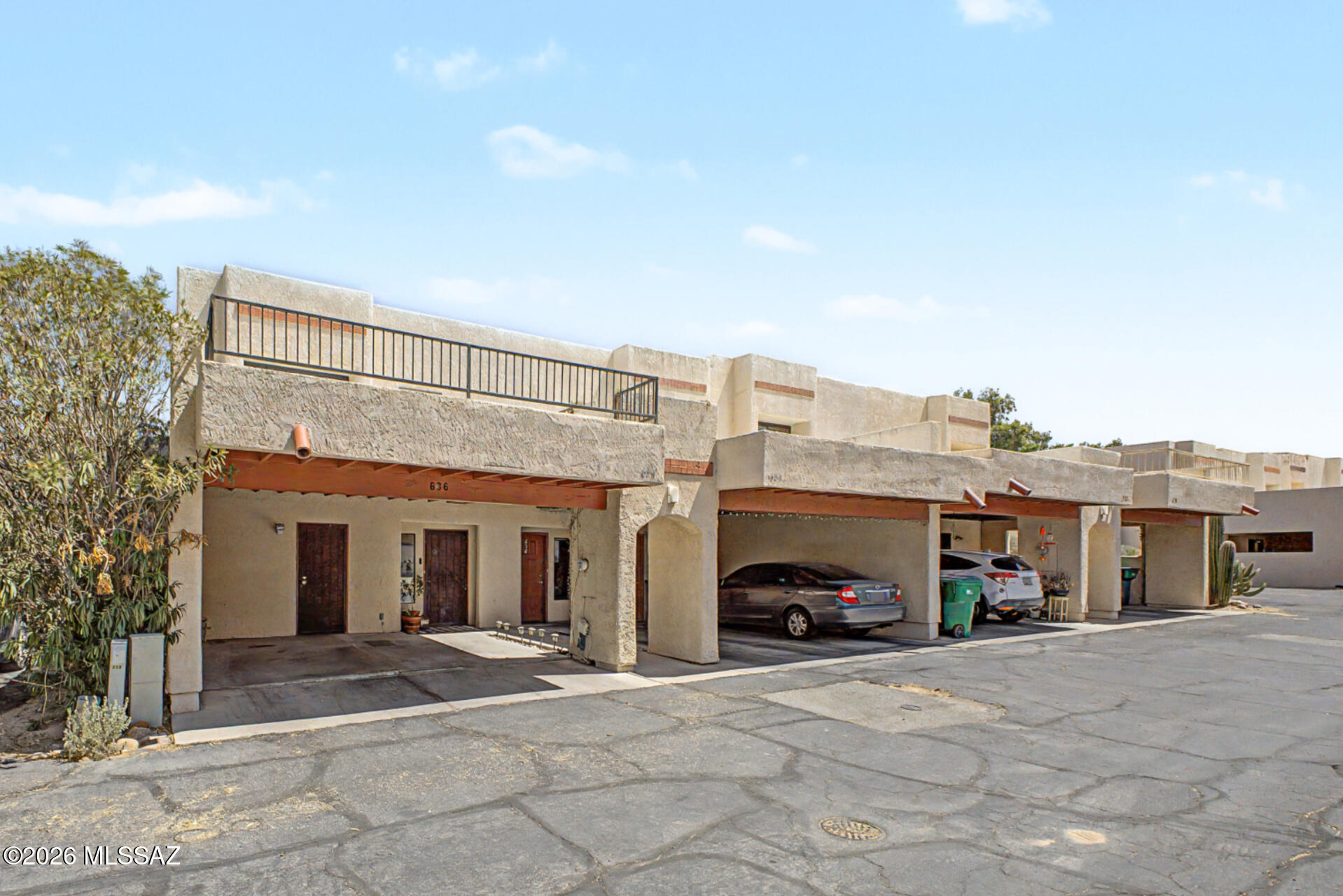Las Lomitas Townhouses - Residential