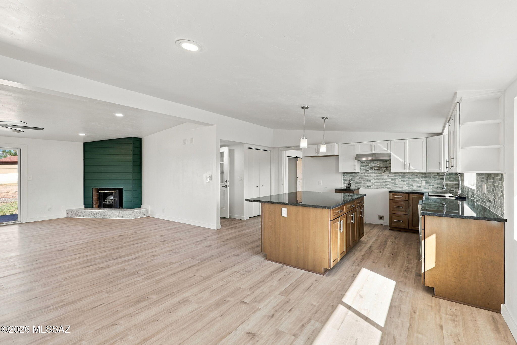 950 W Ina Road