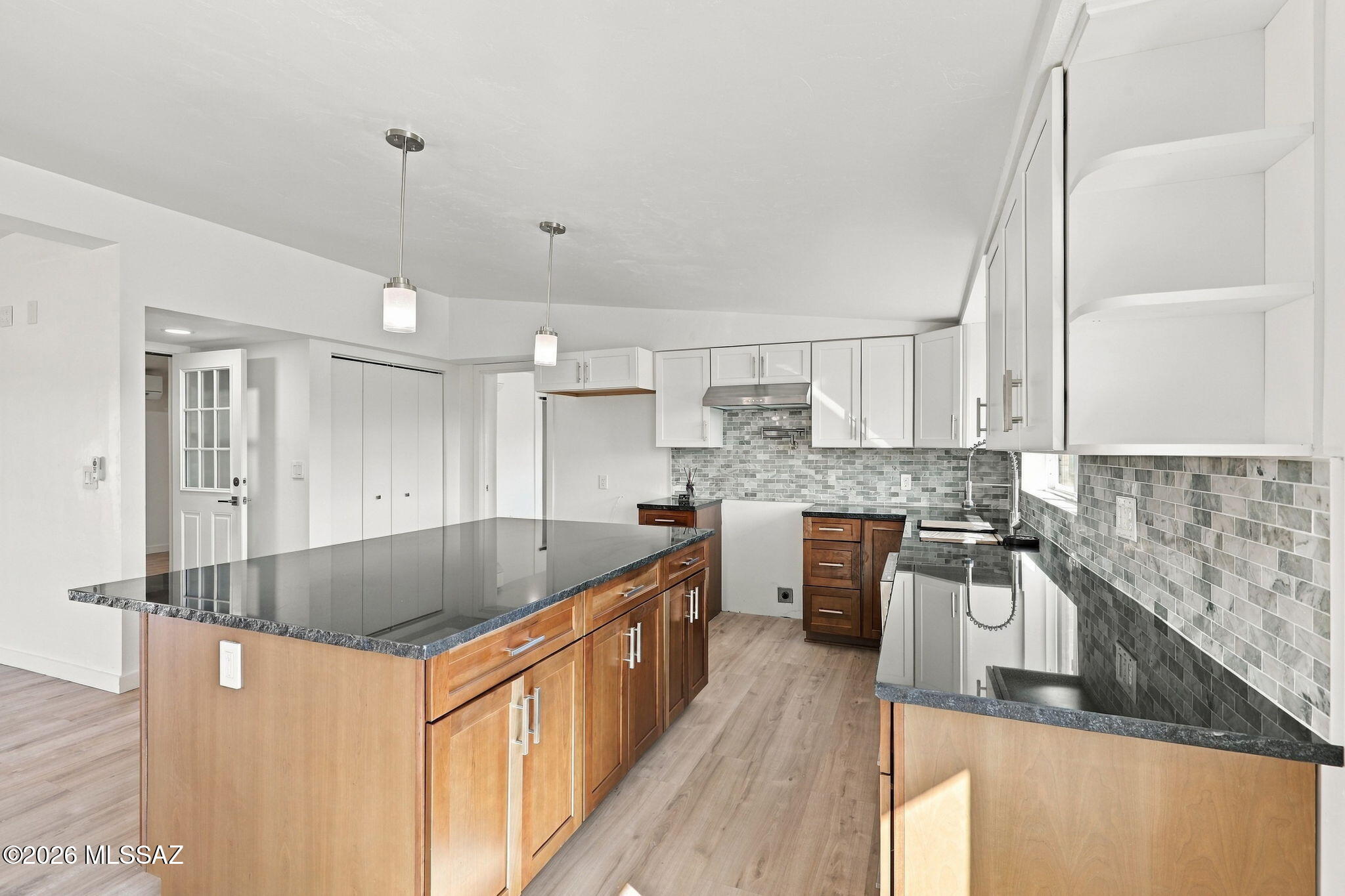 950 W Ina Road