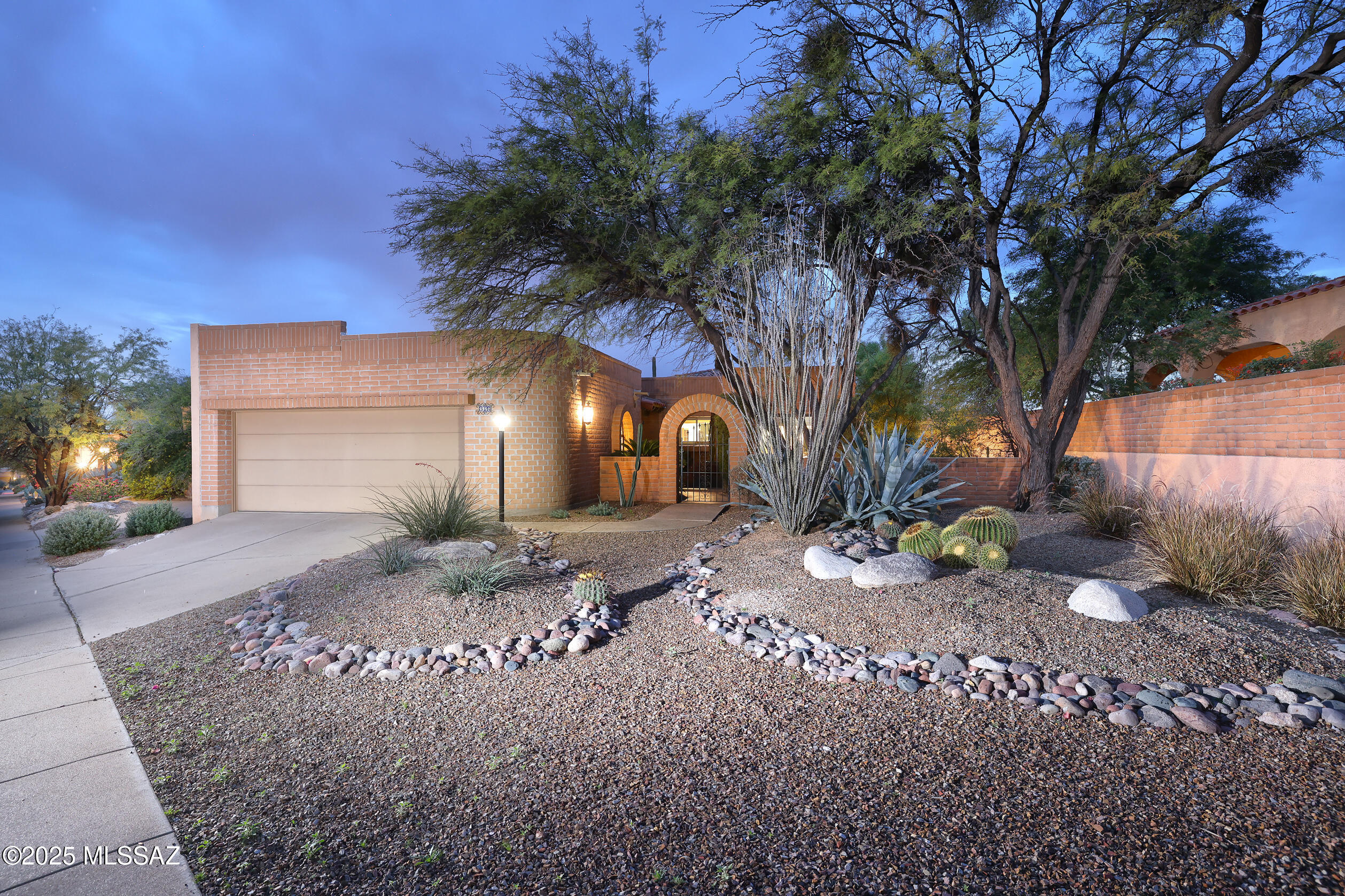 4351 N Camino Ferreo