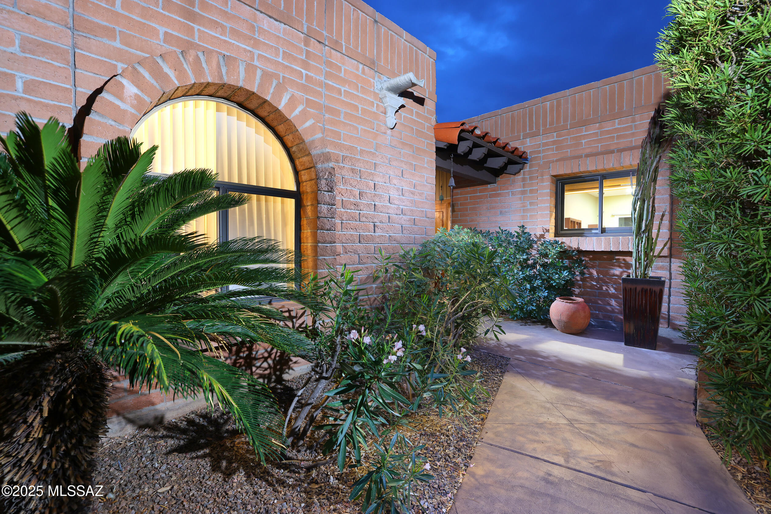 4351 N Camino Ferreo