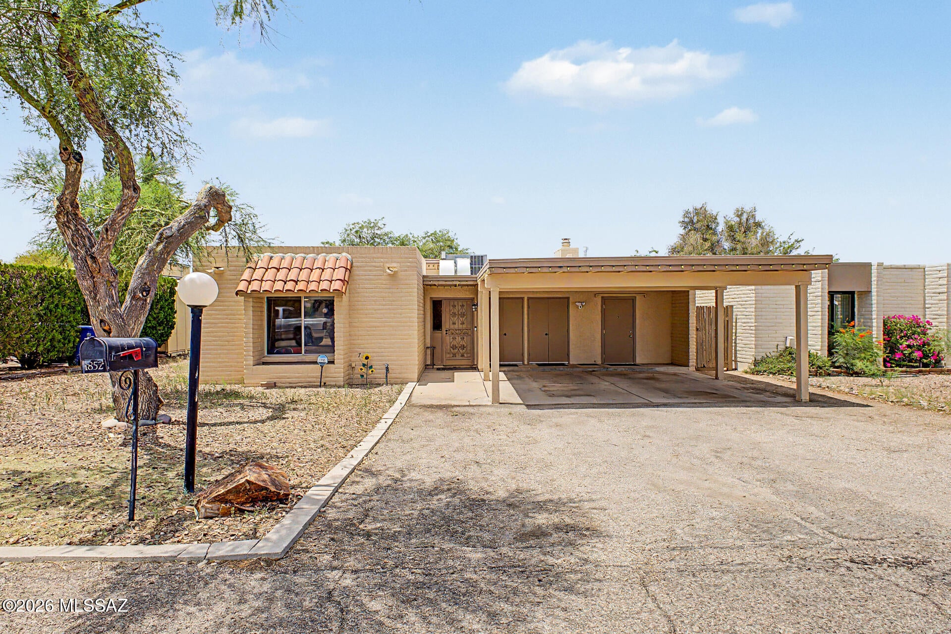 1852 S Skyview Place