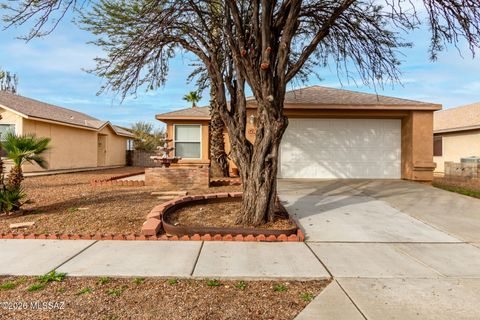 Photo of 3420 S Crown Dancer Drive, Tucson, AZ 85730 (MLS # 22603783)