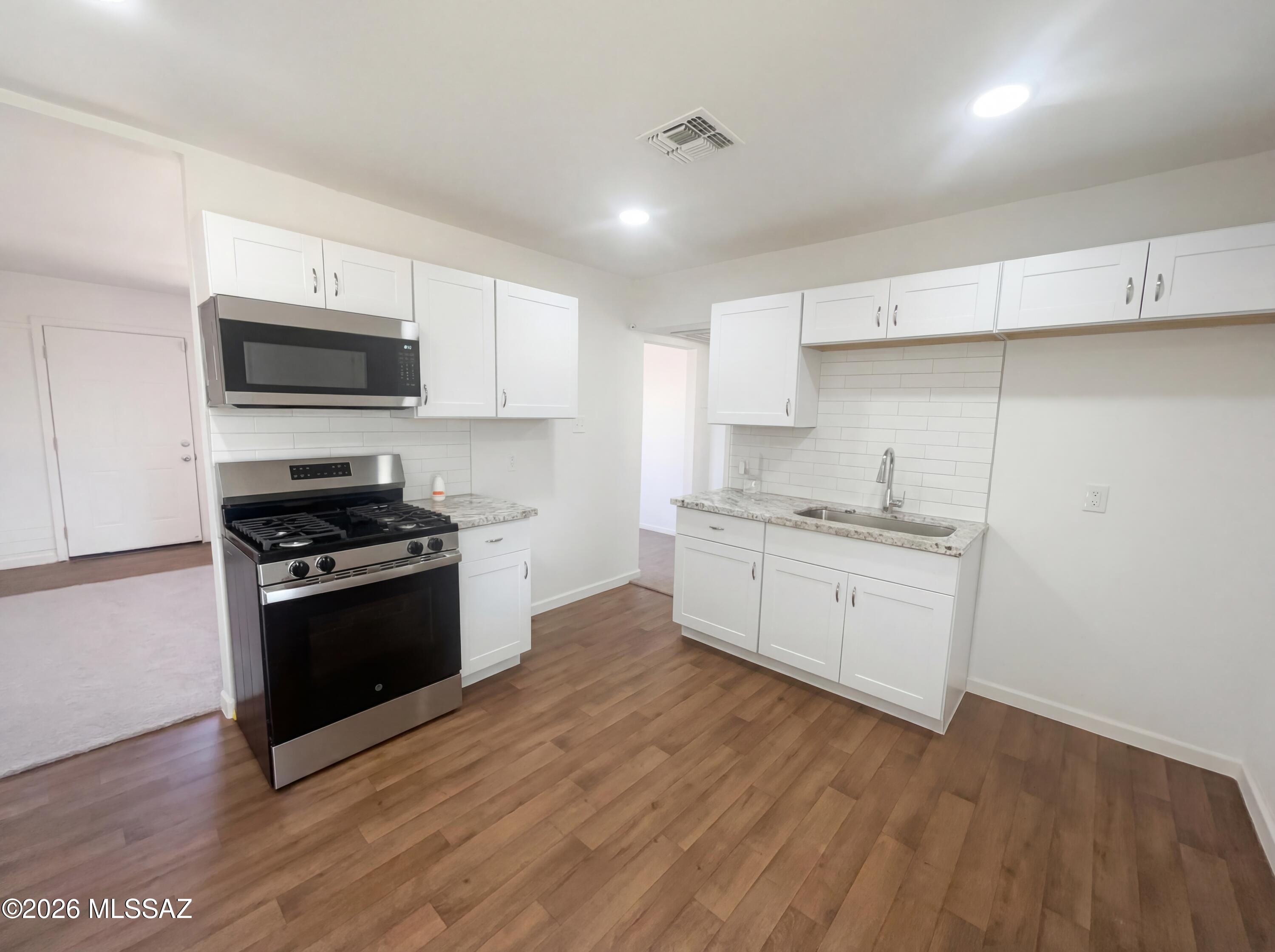 1942 E Fayette Vista