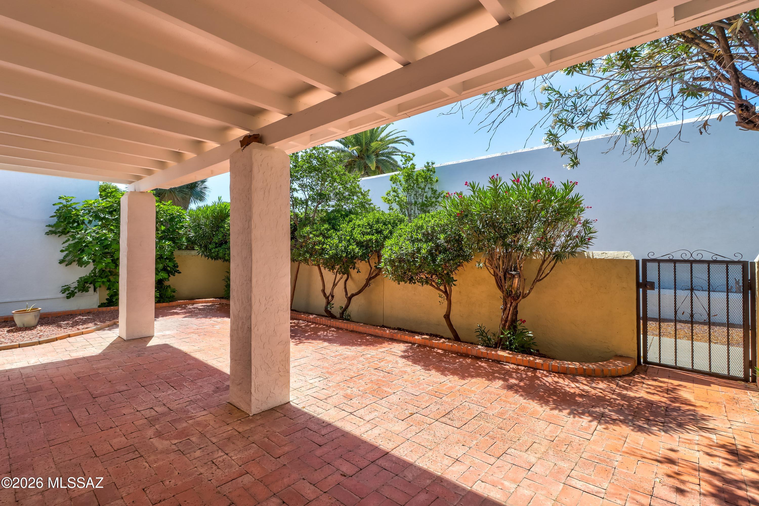 La Toluca Townhouses - Residential