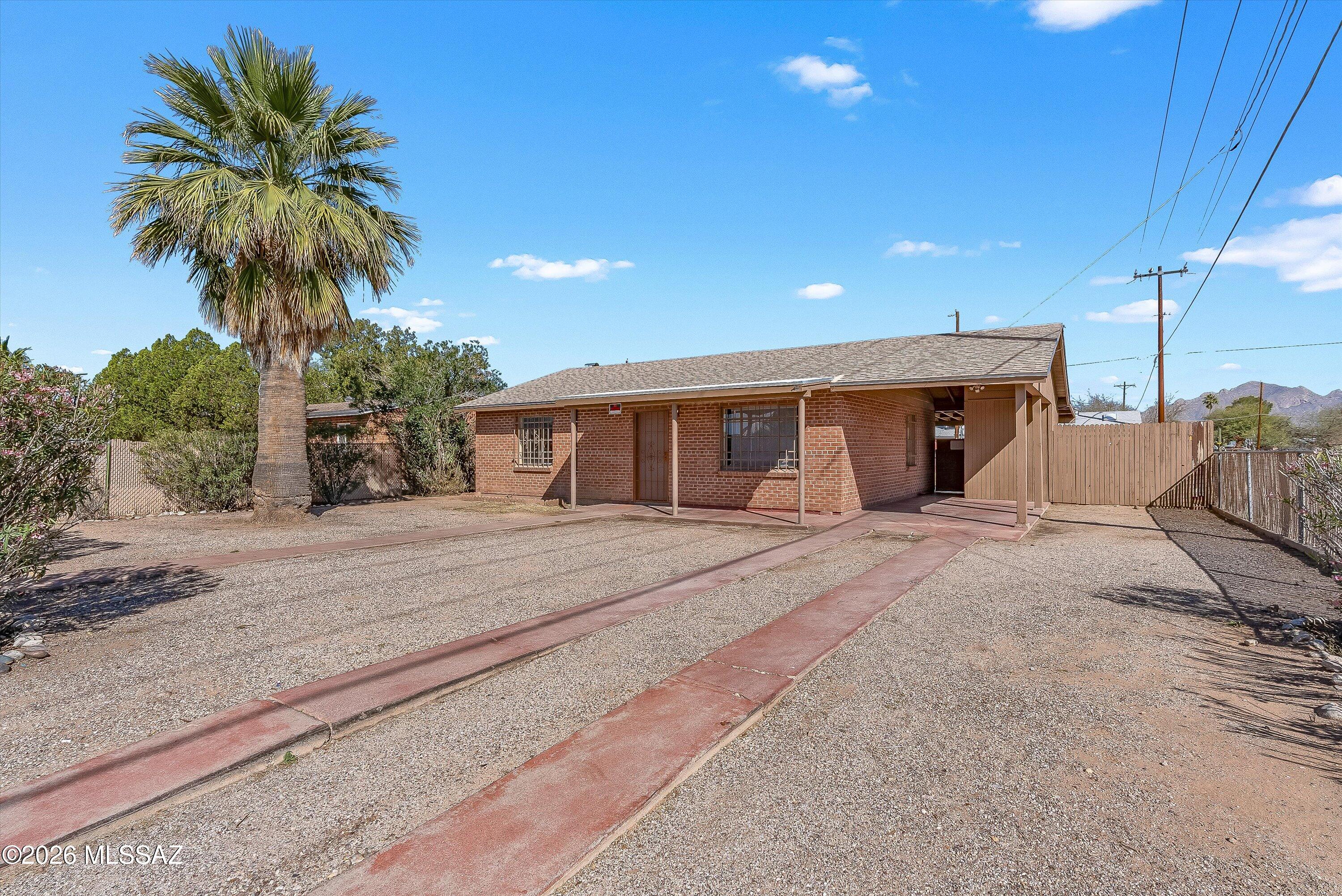 945 E Prince Road