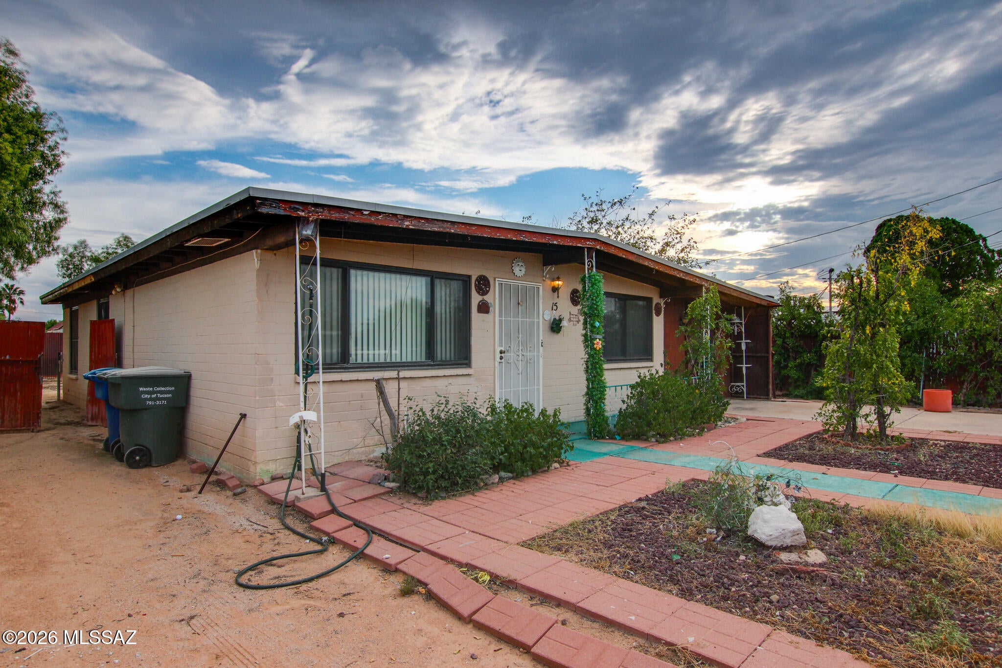 15 W Alco Street