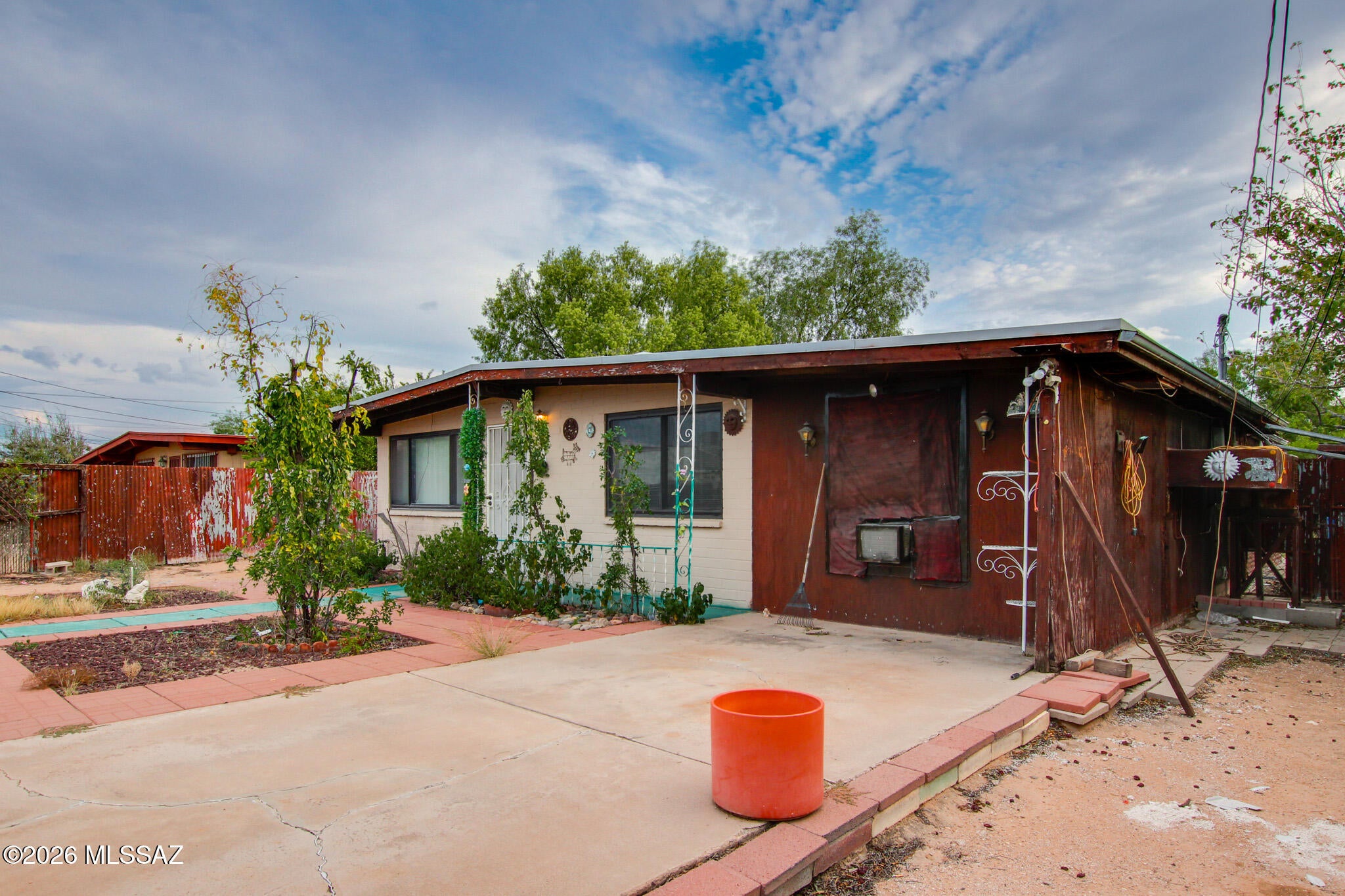 15 W Alco Street