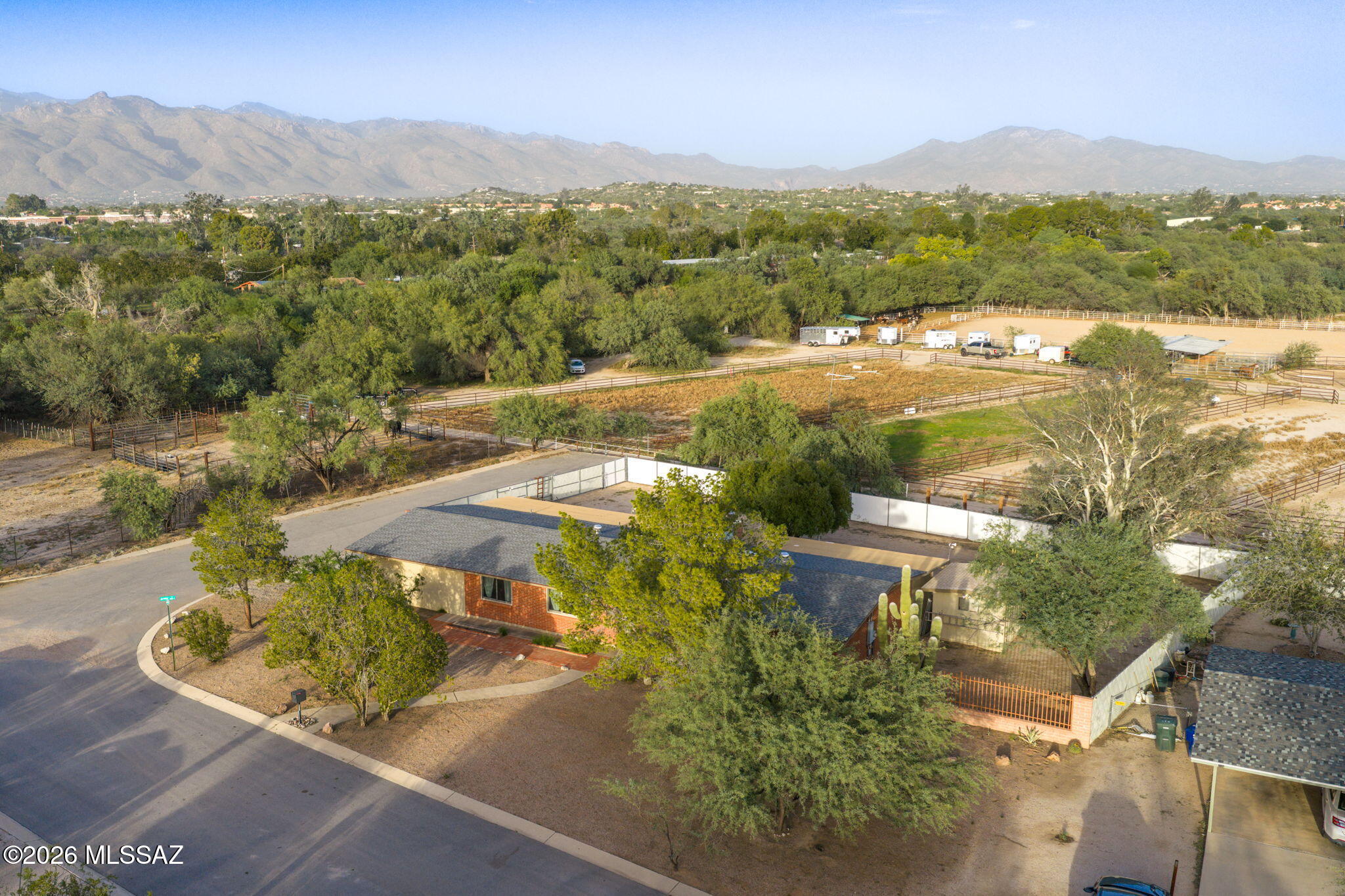 2260 N Arena Vista Avenue