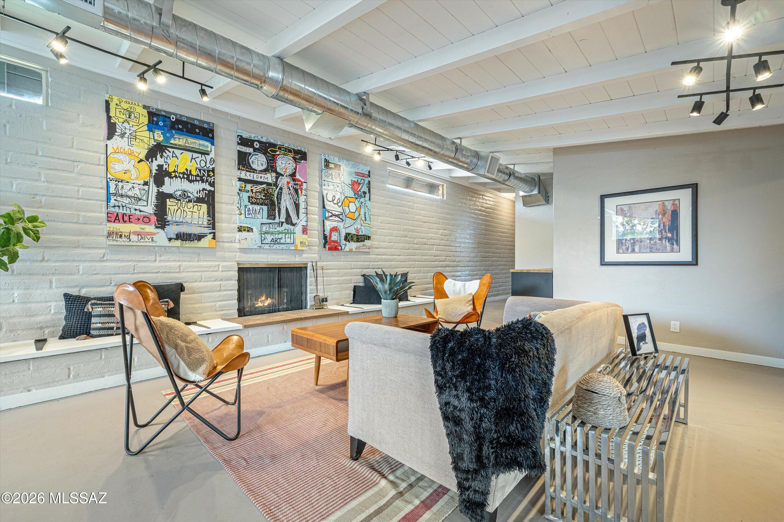 2711 N Kiva Place