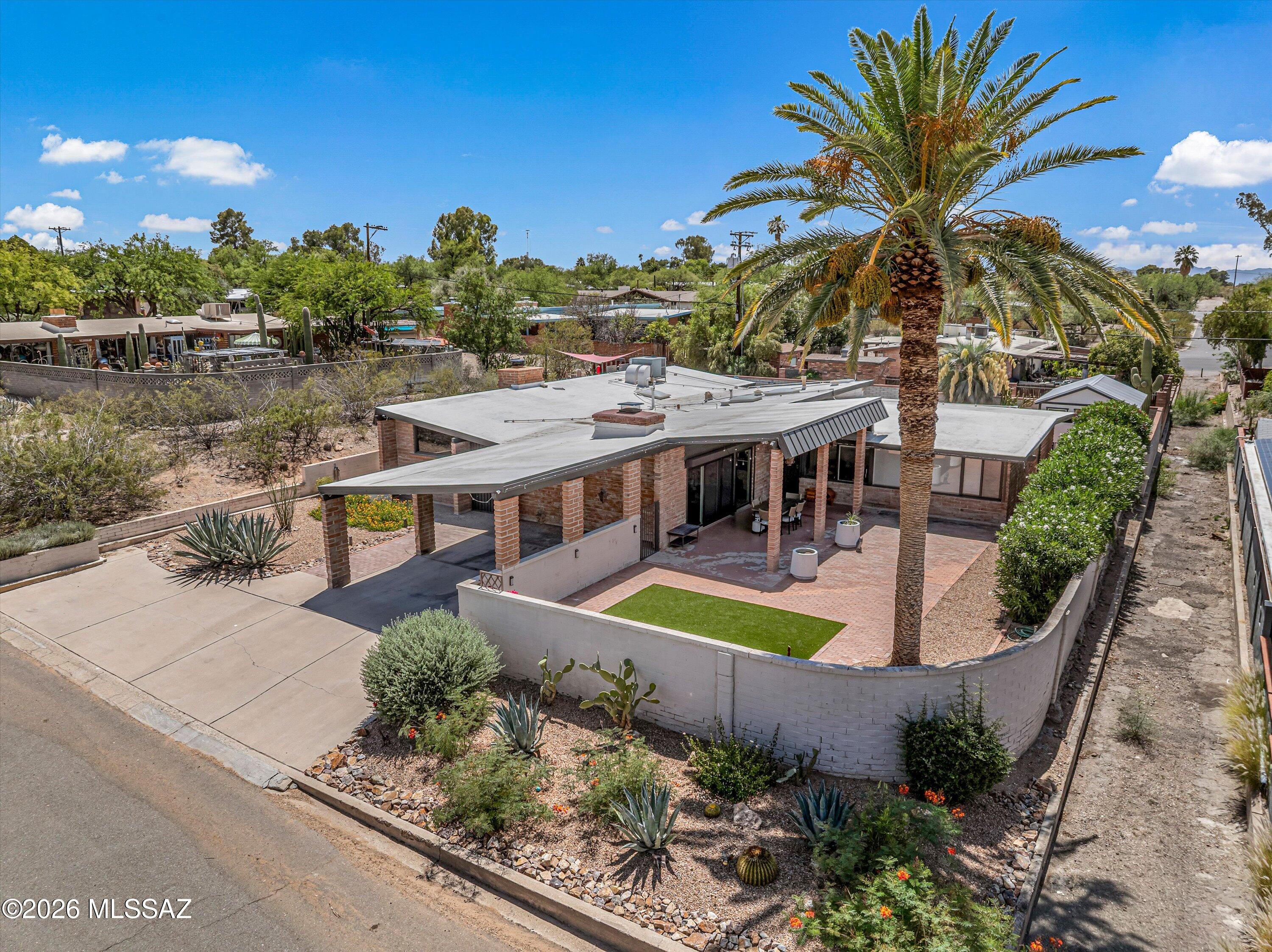 2711 N Kiva Place