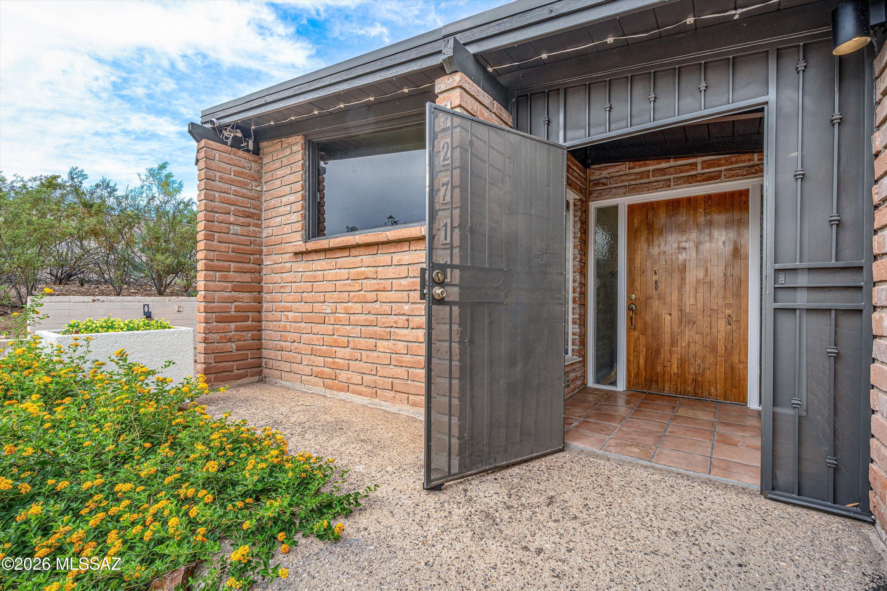 2711 N Kiva Place