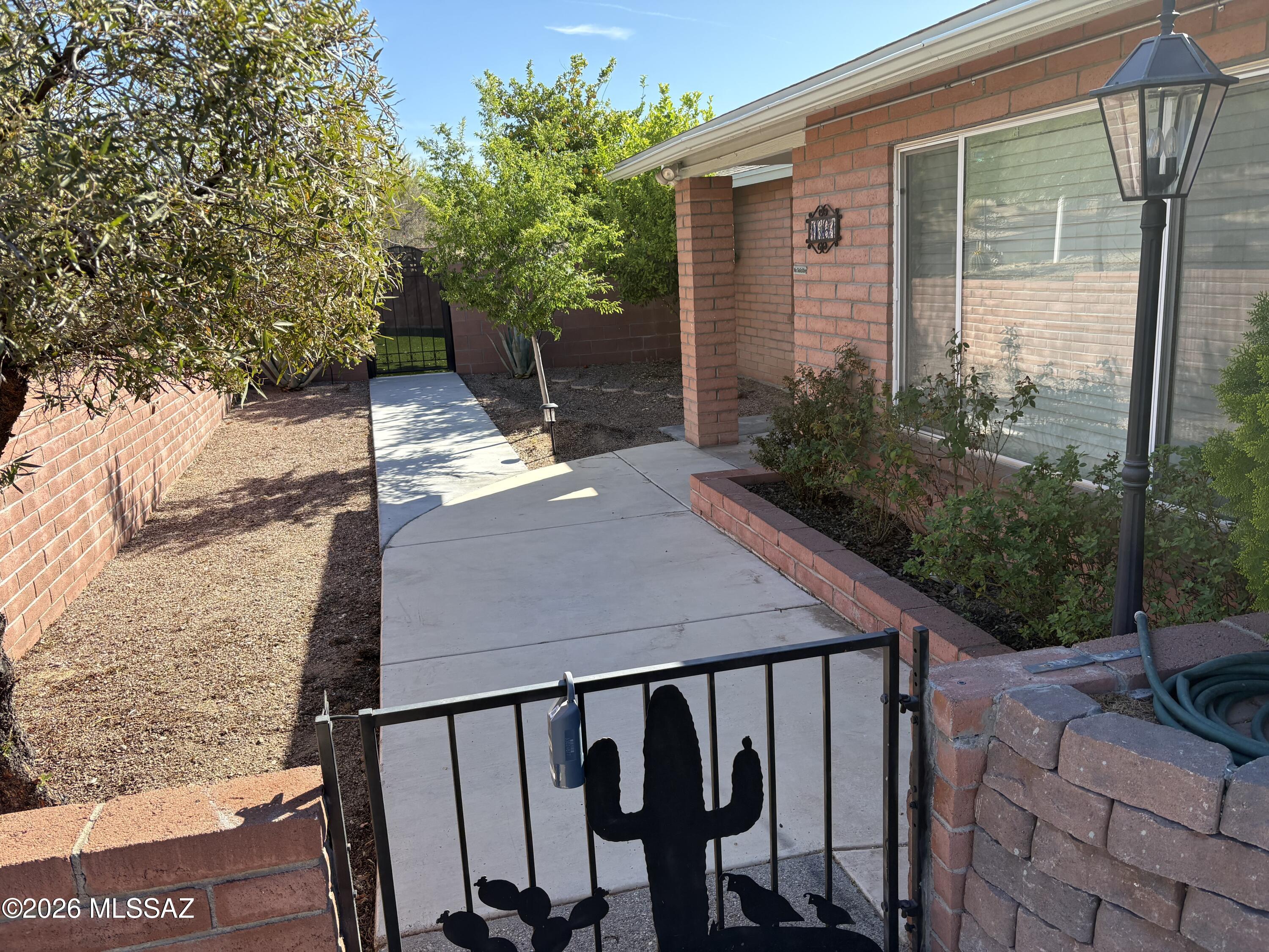 1661 W Cascabella Drive