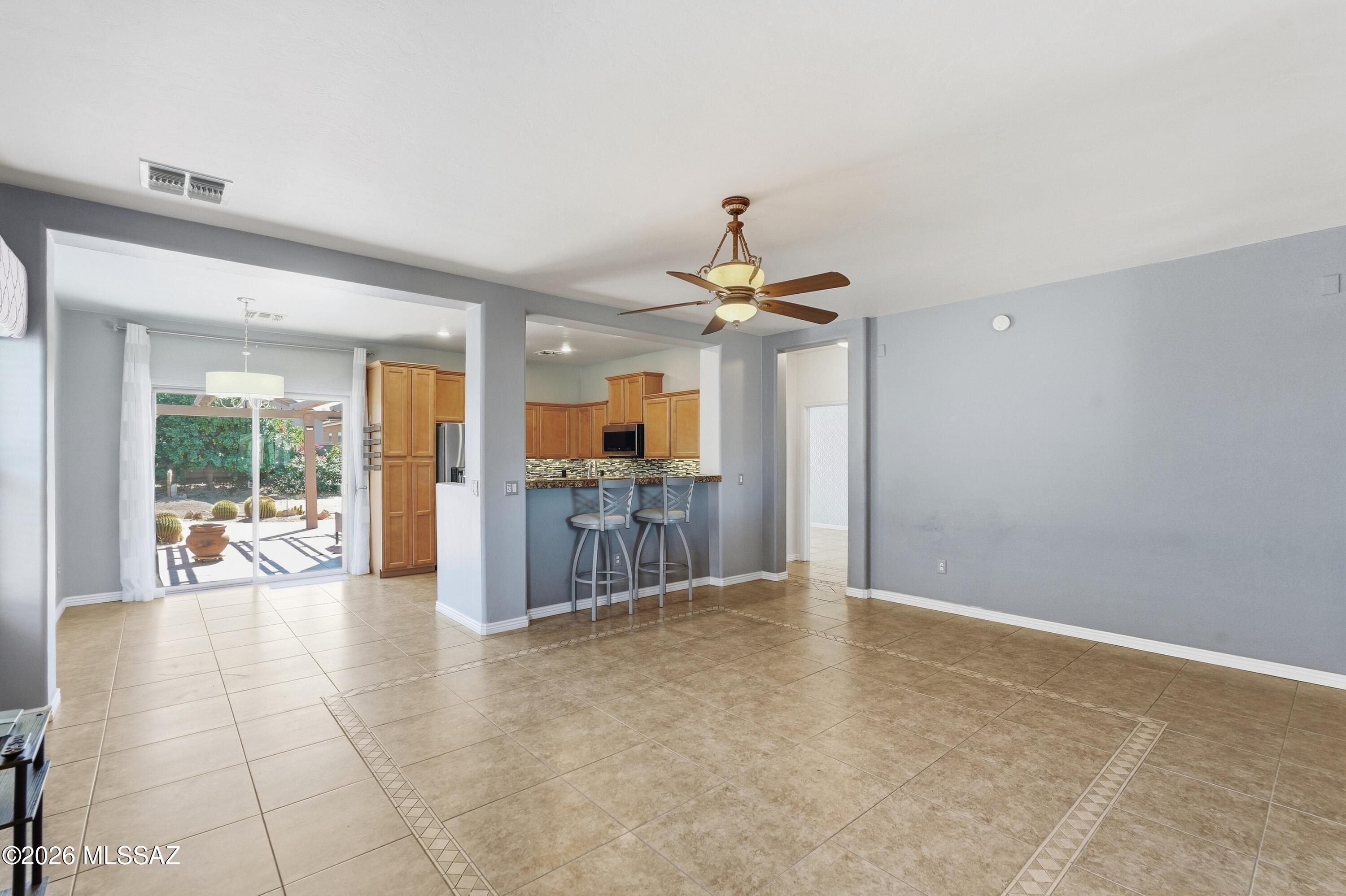 1327 W Calle Luis Maria