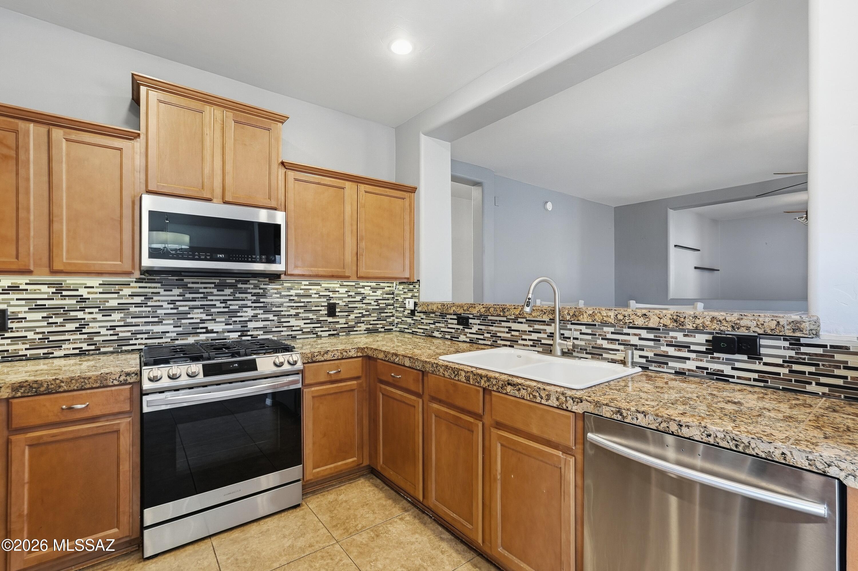 1327 W Calle Luis Maria