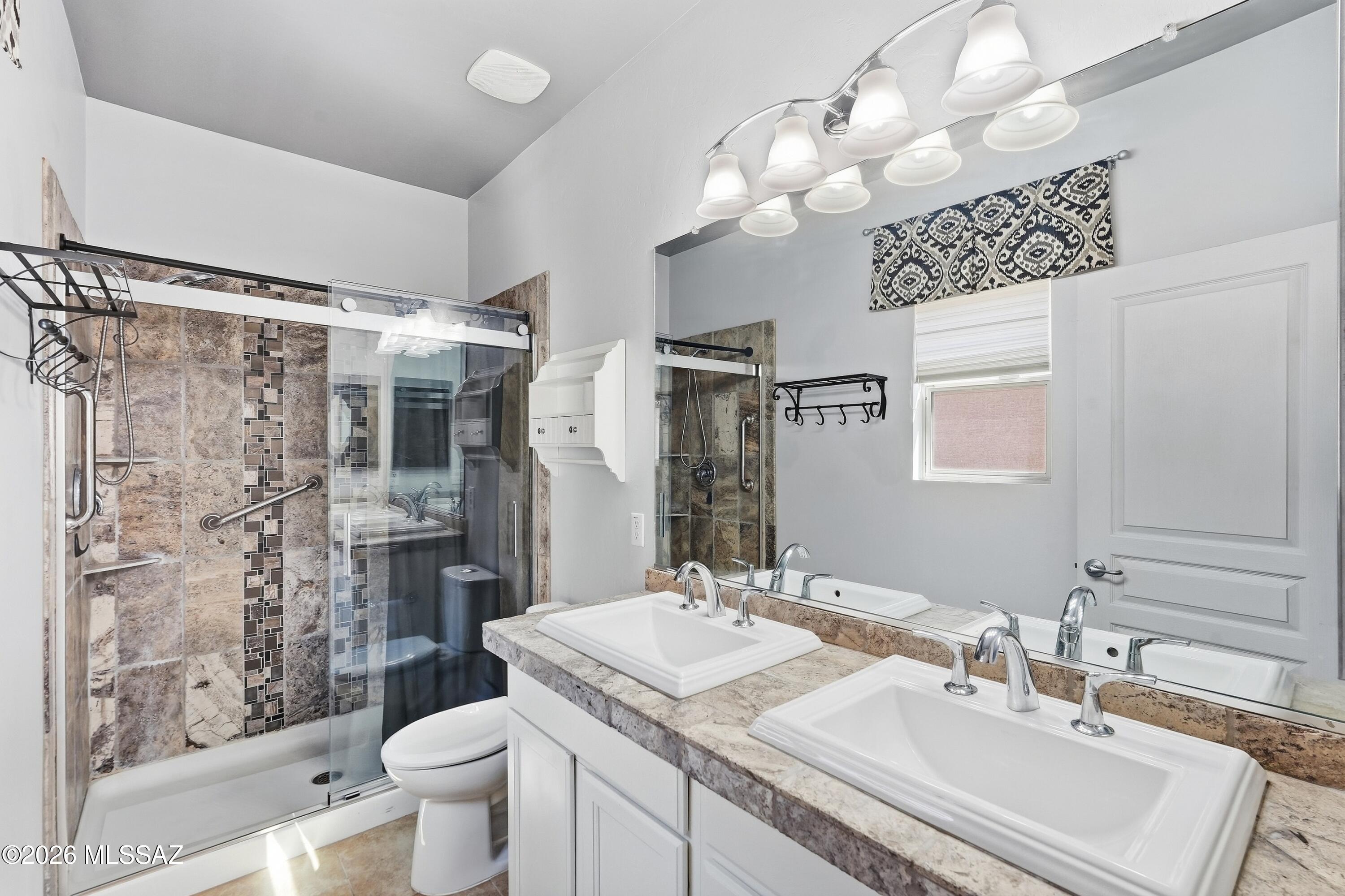 1327 W Calle Luis Maria