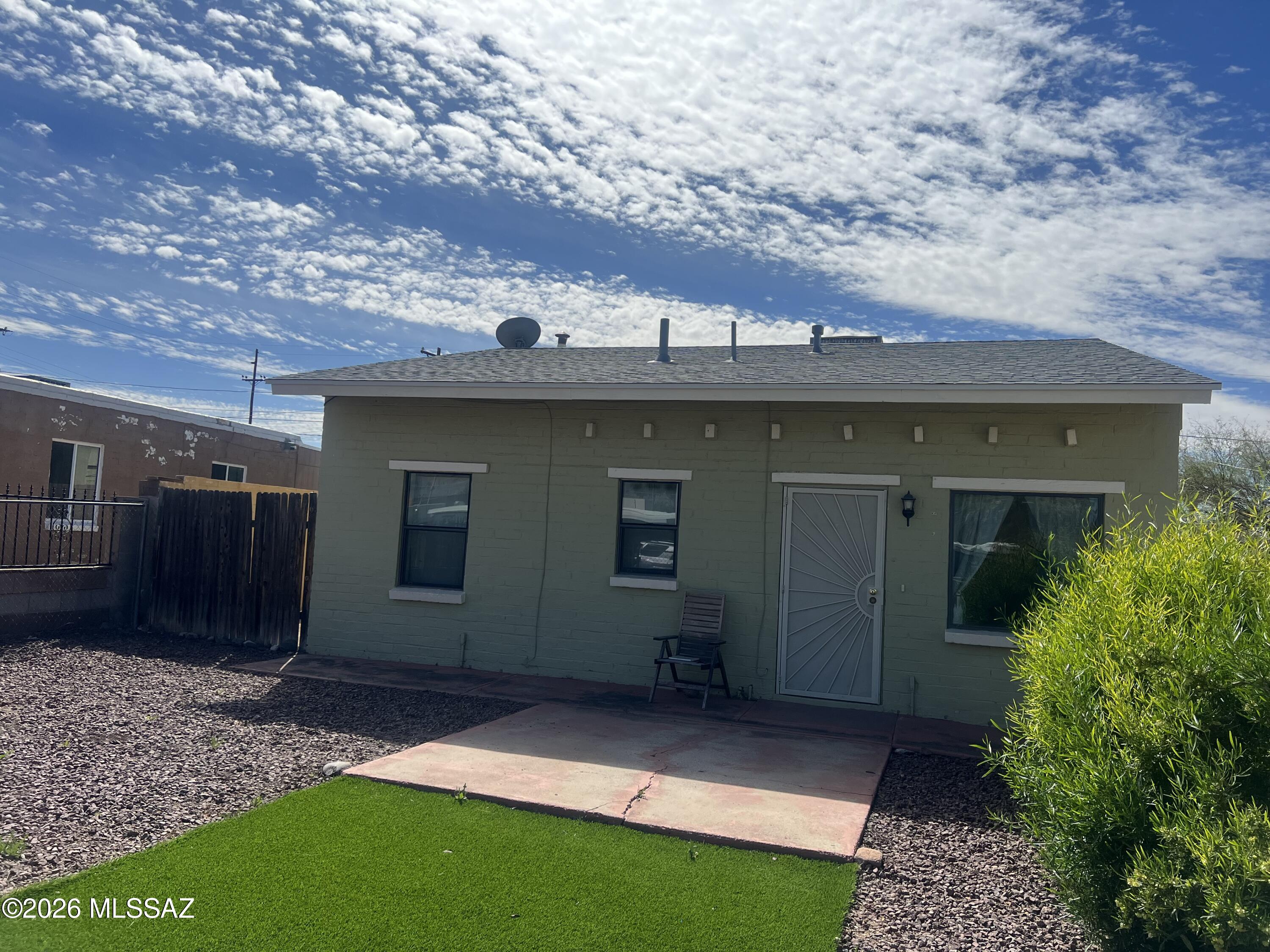 719 W Paris Promenade