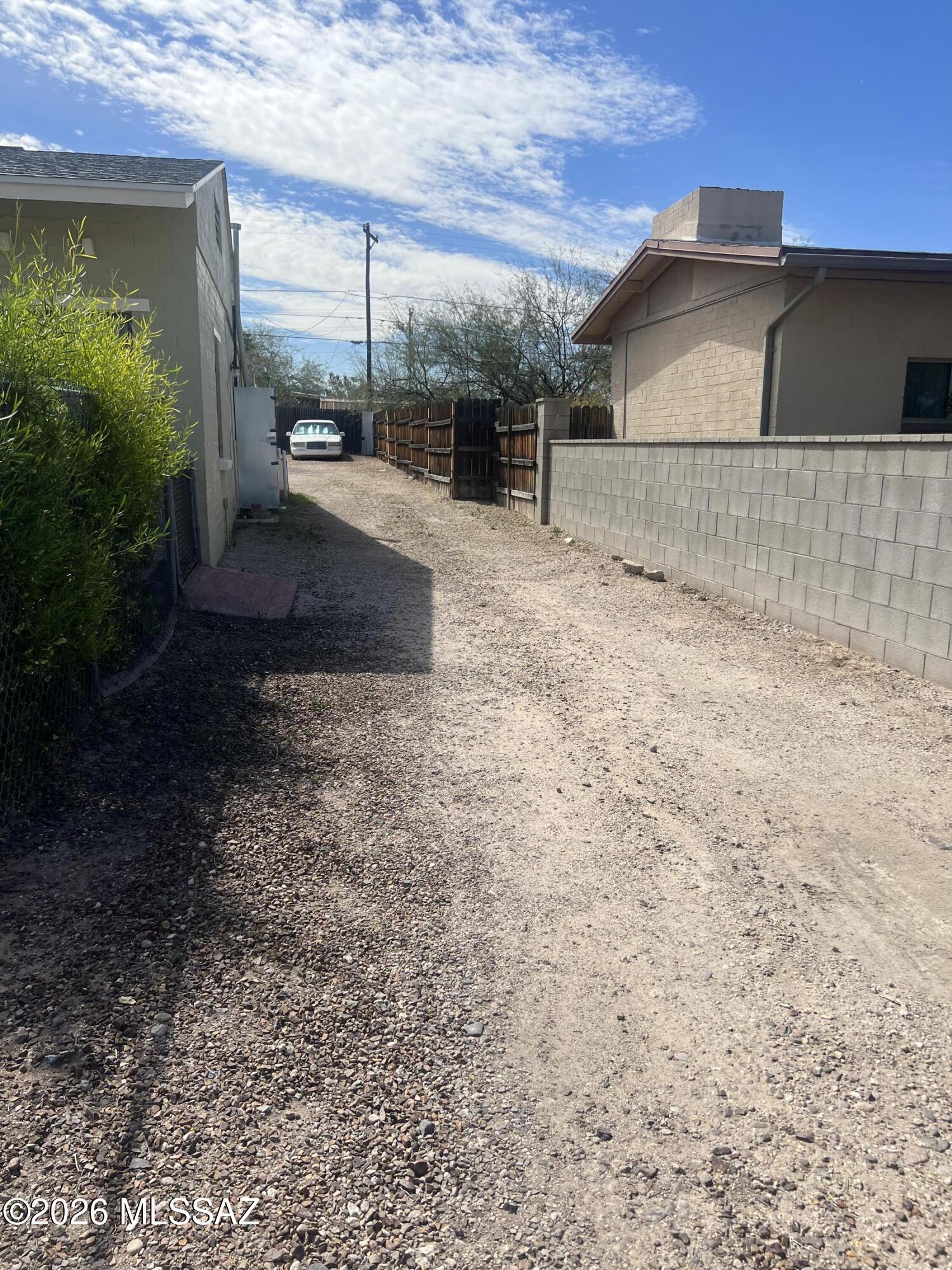 719 W Paris Promenade