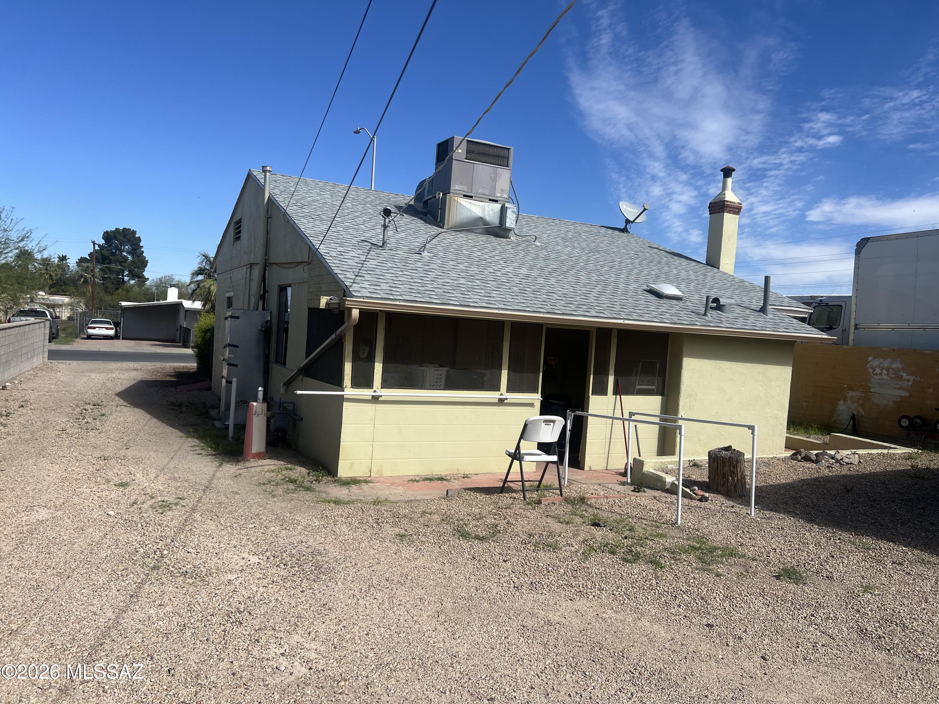 719 W Paris Promenade