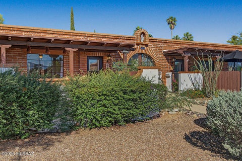 Photo of 456 S Paseo Quinta #B, Green Valley, AZ 85614 (MLS # 22624853)