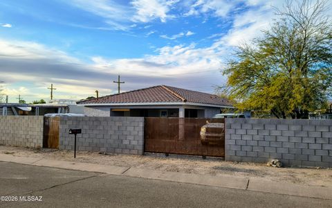 Photo of 2718 W Carnauba Street, Tucson, AZ 85705 (MLS # 22603672)