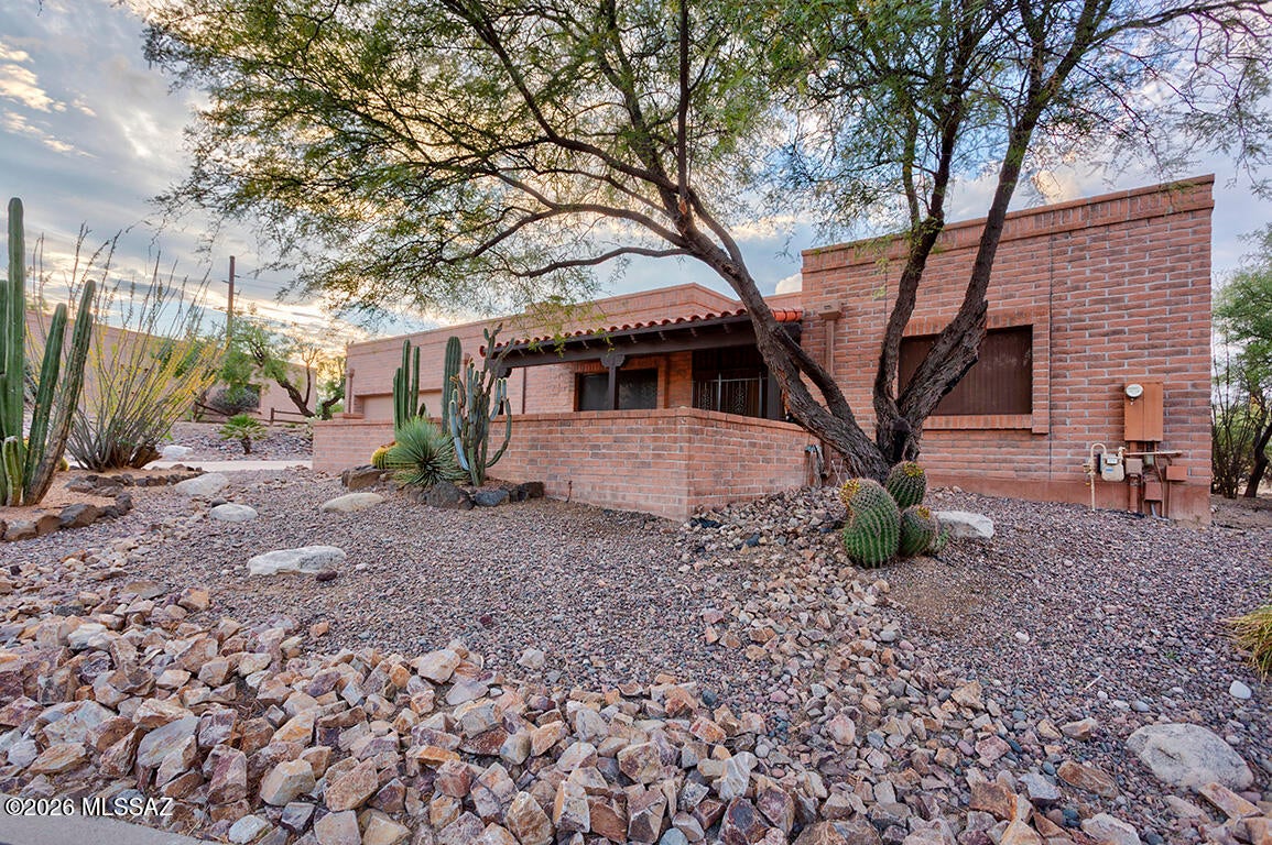 1838 W Camino Urbano