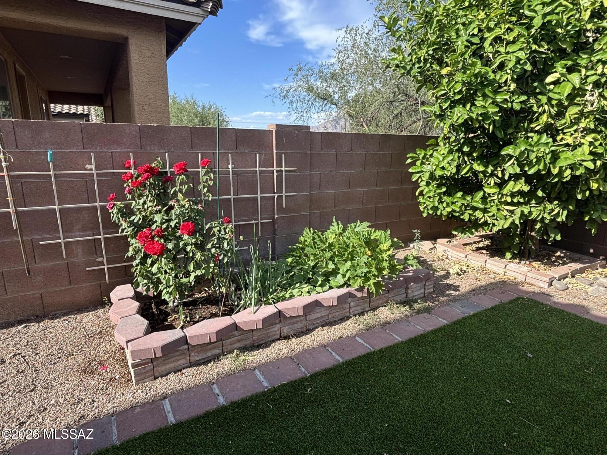 Paseo del Rio - Residential
