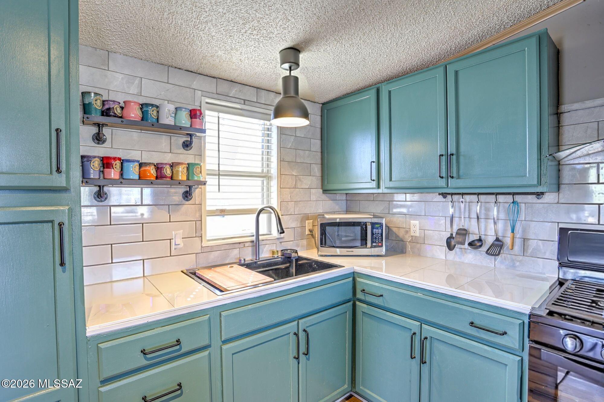 16921 W Whitewing Way