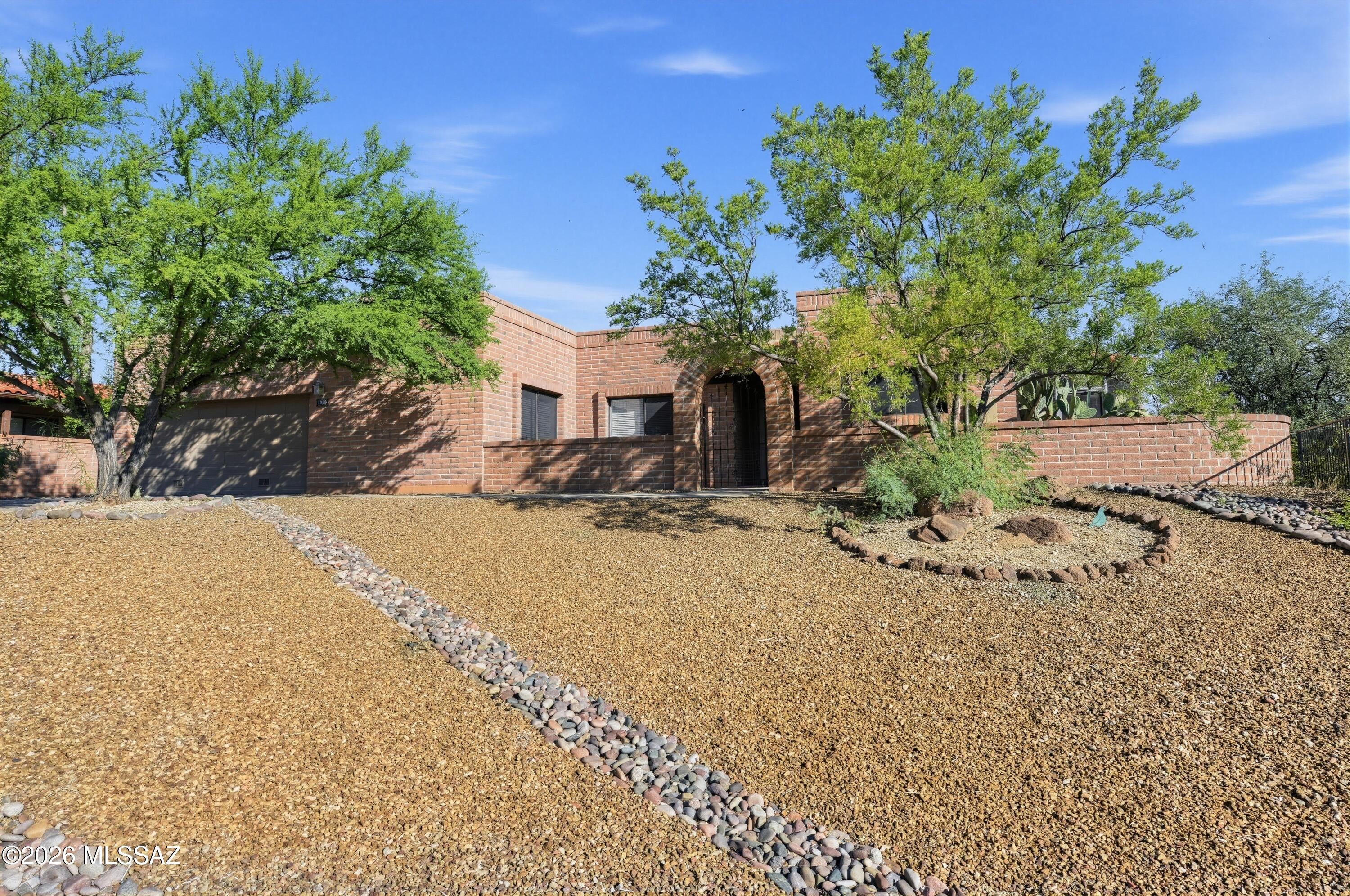 1750 W Camino Urbano
