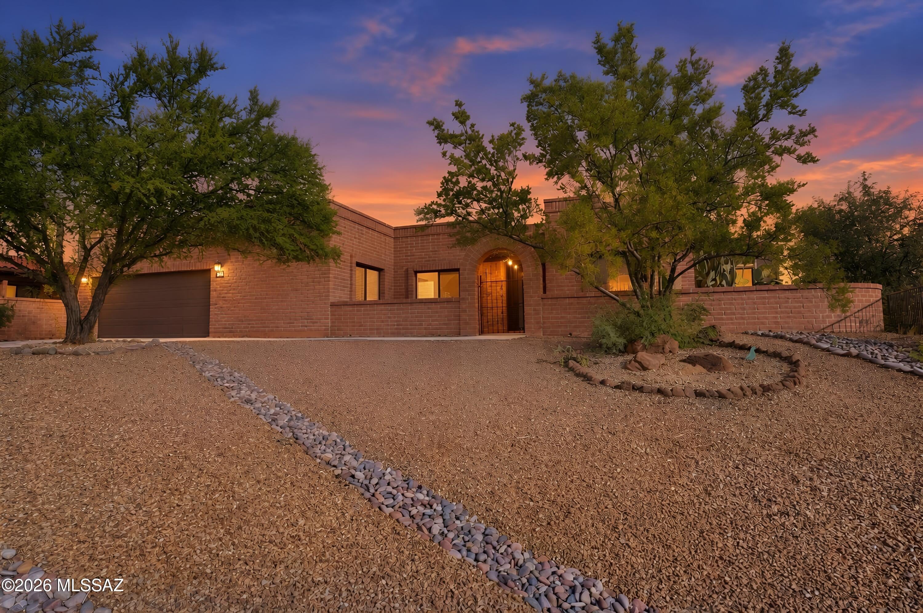 1750 W Camino Urbano
