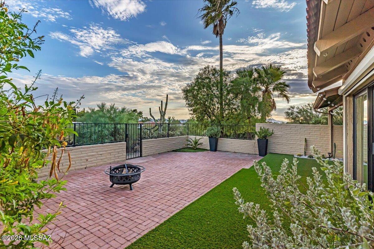 5833 N Placita Del Baron