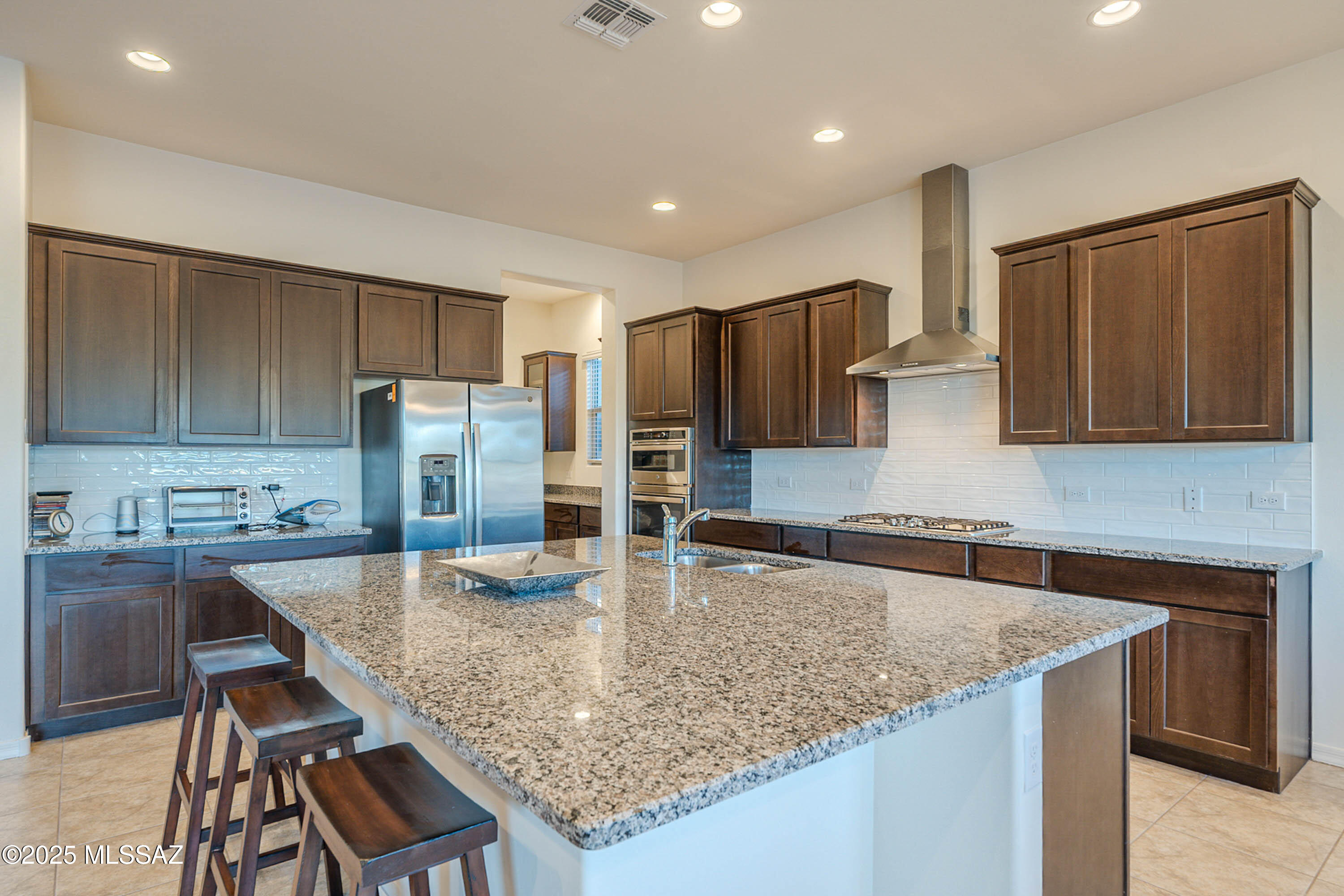 365 W Red Ribbon Lane